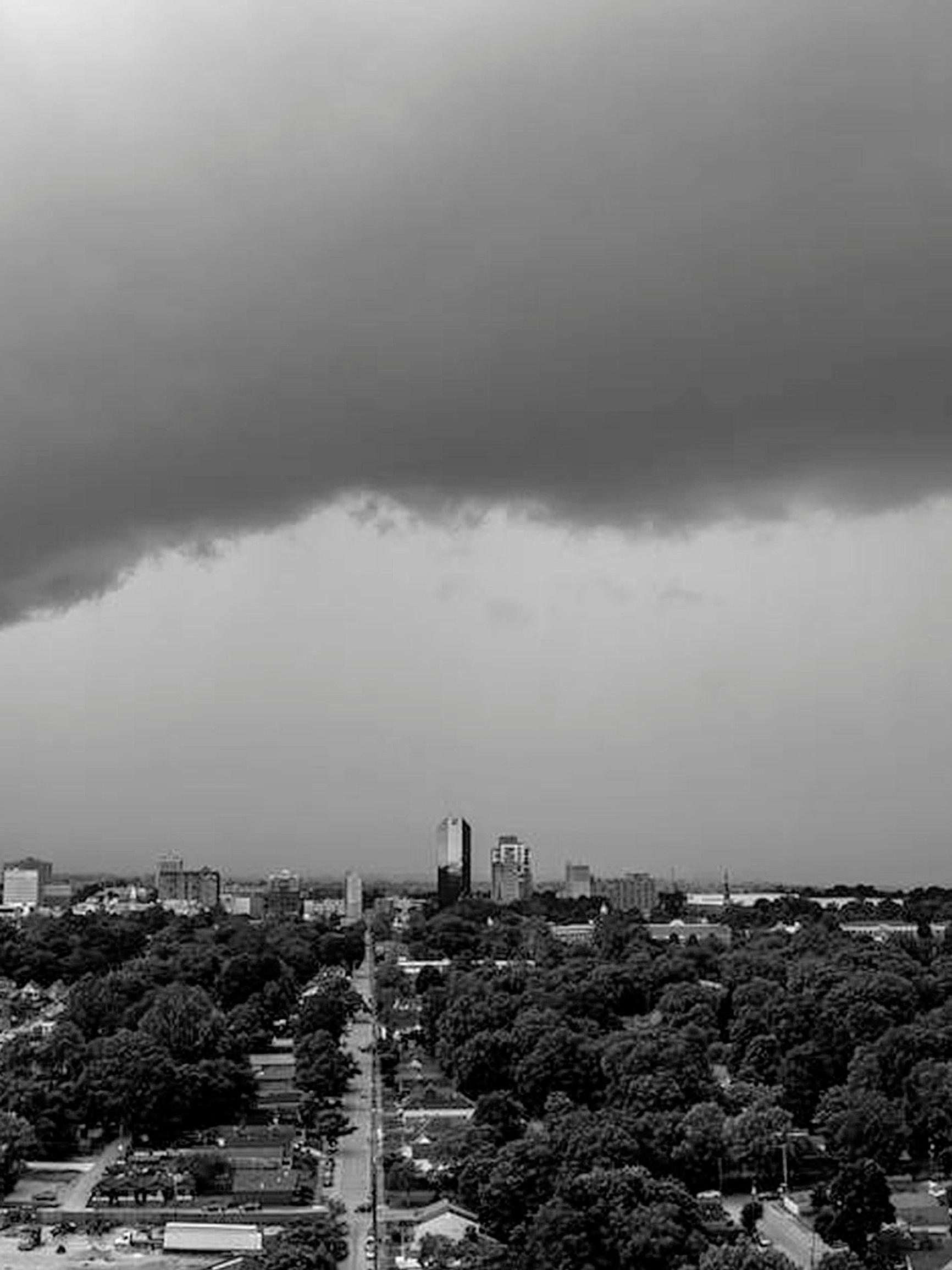 Suunnittelin juuri äitini hautajaisia, kun tornado iski kotiini – Kenelle tahansa meistä voi tapahtua mitä vain