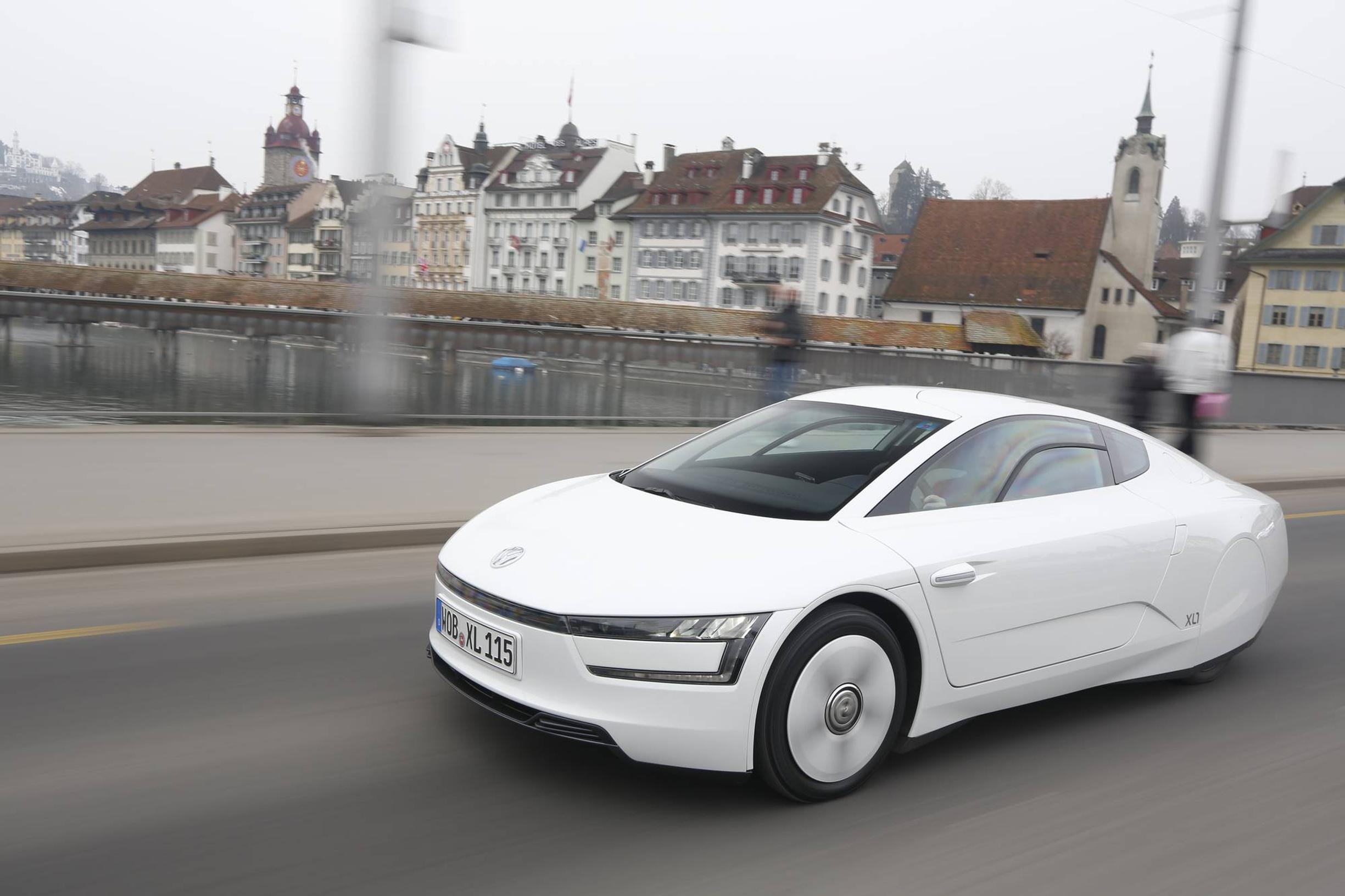 Koeajossa VW XL1 – supersäästöauto