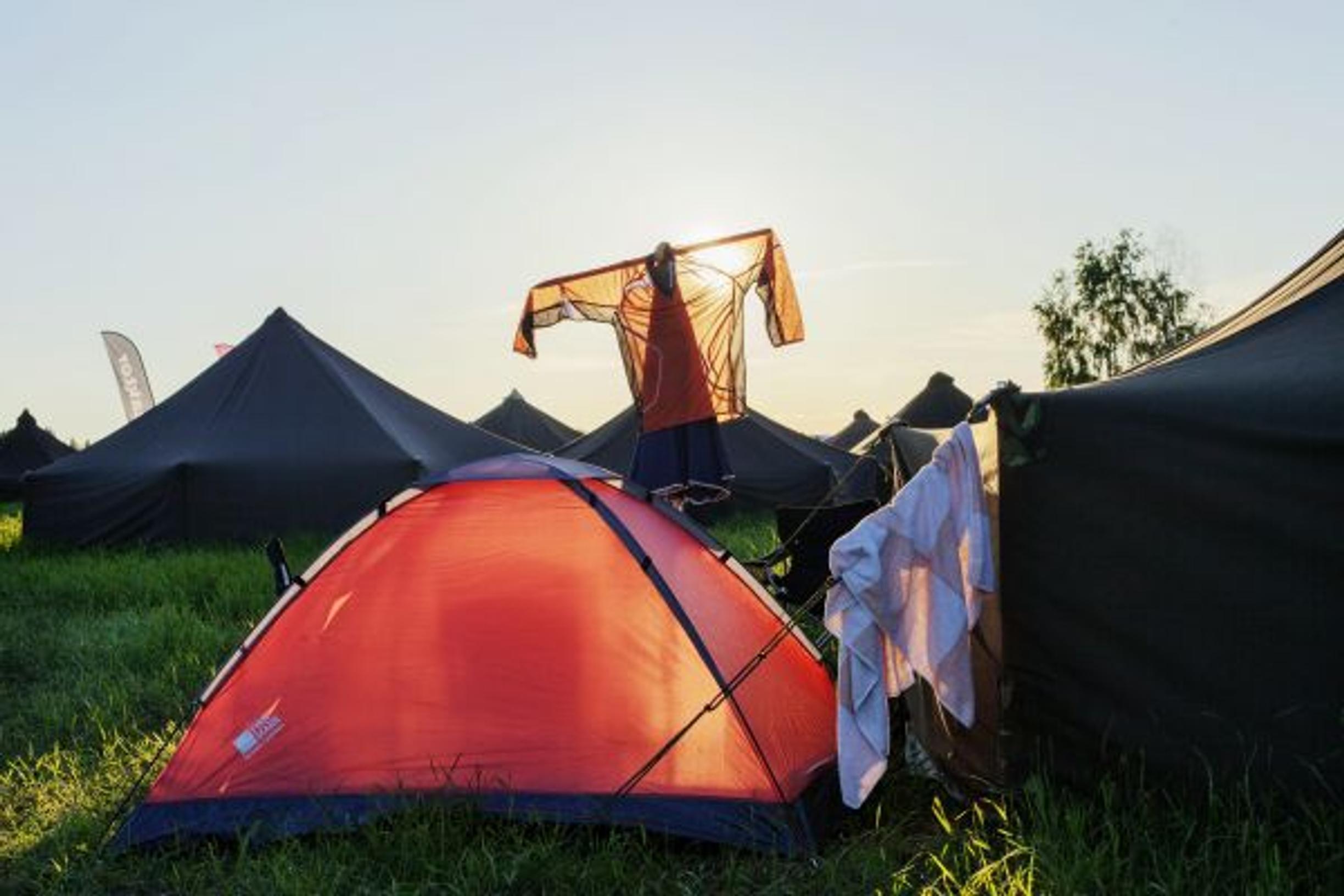 Vanha suunnistaja Juha Itkonen lähti jälleen kerran Jukolan viestiin - Tällainen heimo siellä kokoontuu