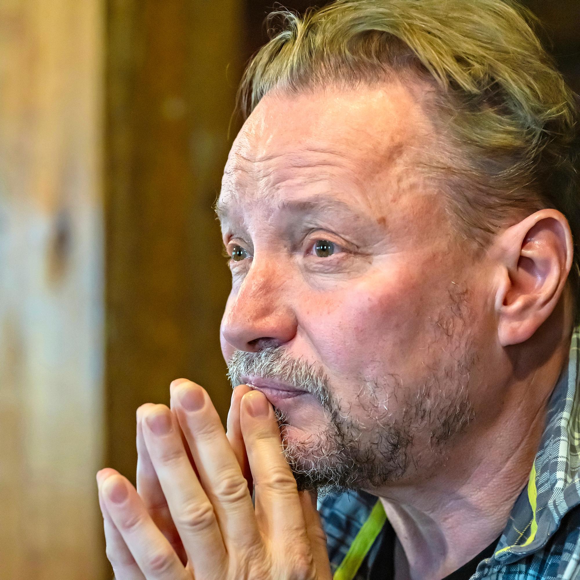 Pauli Hanhiniemi joutui luopumaan rakkaasta äidistään viime joulun alla: ”Pidin kädestä kiinni, kun hän veti viimeisiään”