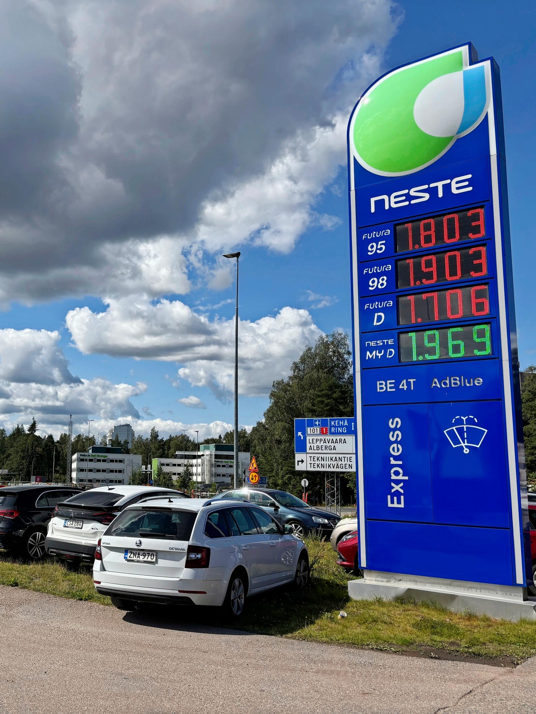 Tankkaatko uusiutuvaa dieseliä? Maksat turhasta – ”Voi tulla yllätyksenä, ettei kalliimpi uusiutuva polttoaine vähennäkään liikenteen kokonaispäästöjä”