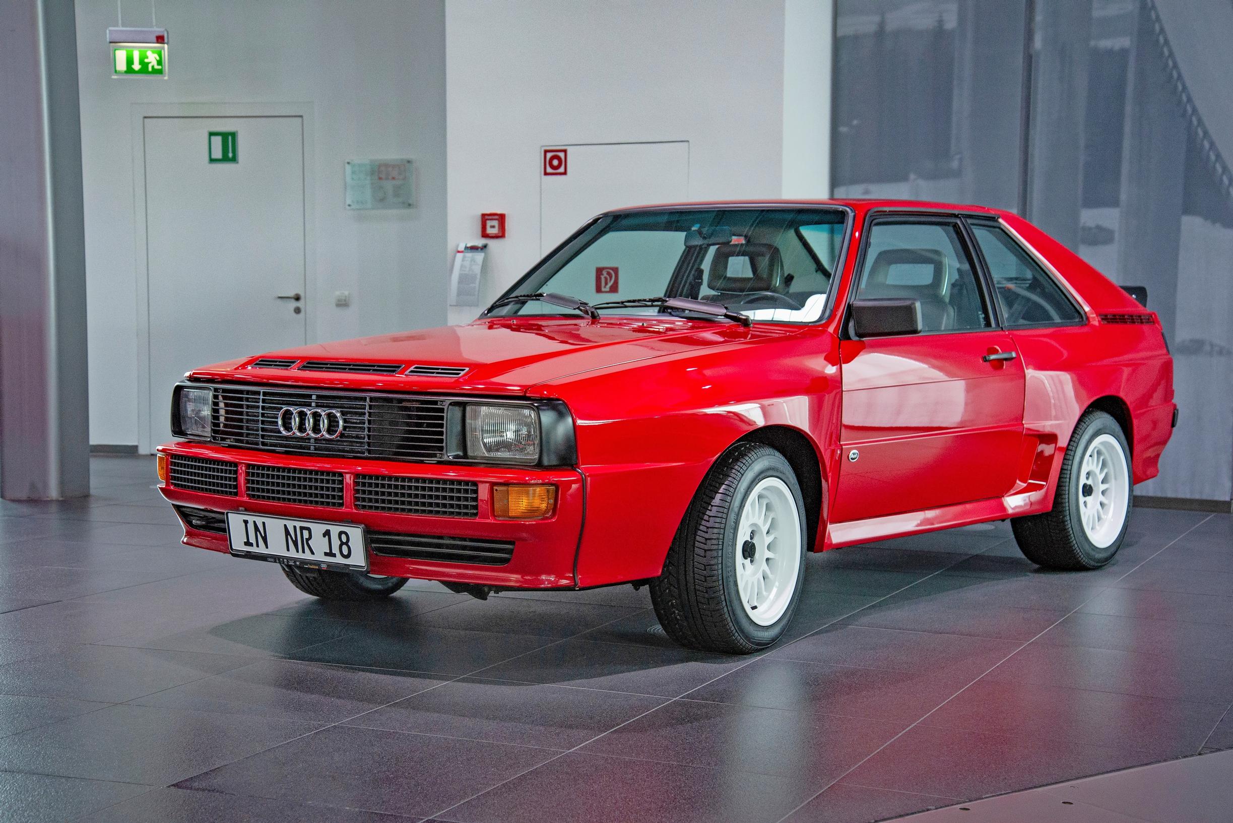 Audi Quattro eli niin sanottu tumppi-Quattro tehtiin rallin MM-sarjaa varten. Lyhyempi akseliväli teki autosta ketterämmän.