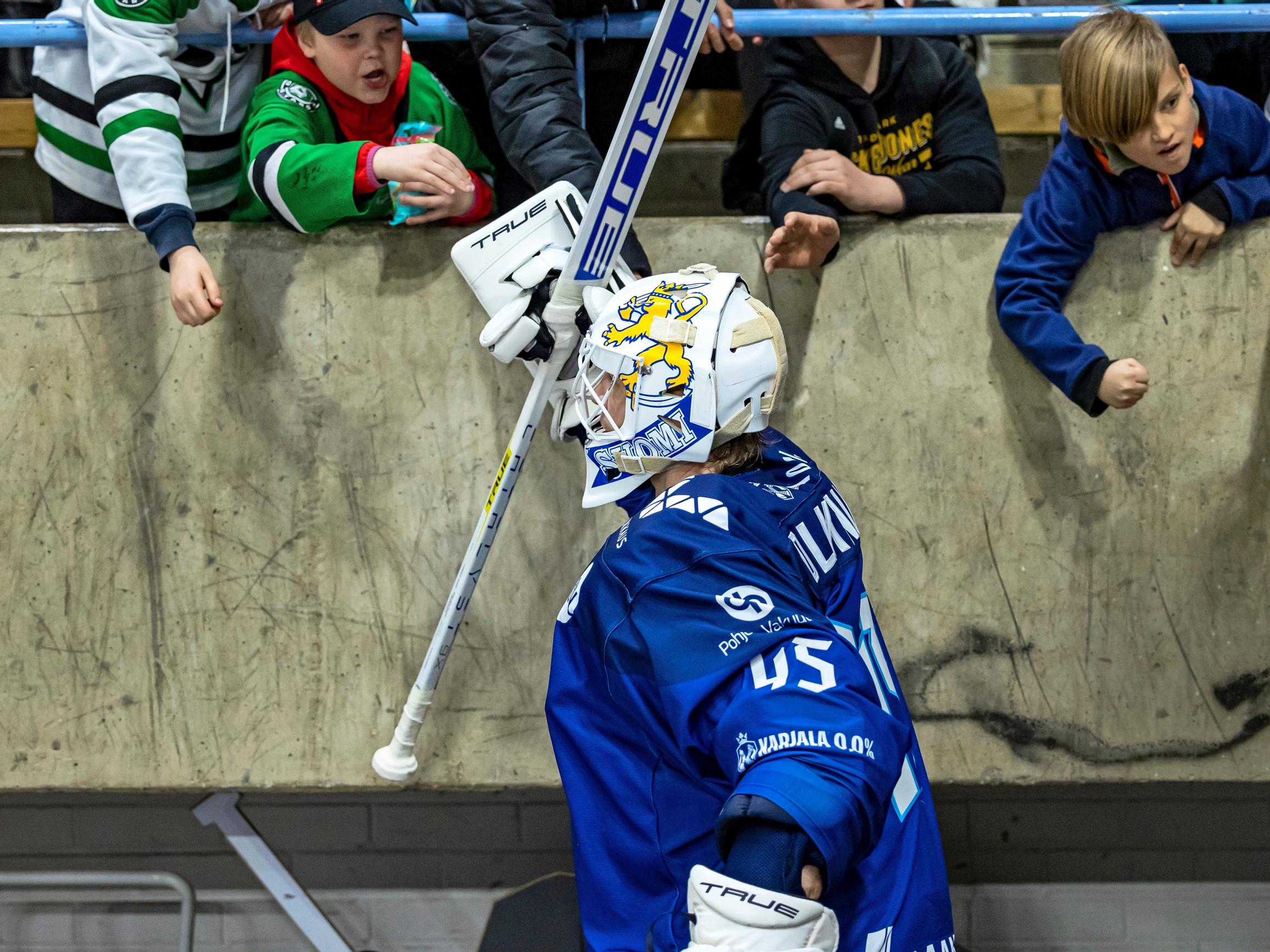 Suomi otti jääkiekon MM-kultaa: Turnauksen paras pelaaja Jussi Olkinuora ”ennusti” tuloksen – ”Ei ole muuta tavoitetta kuin voitto, mutta haastava tehtävä se on” 