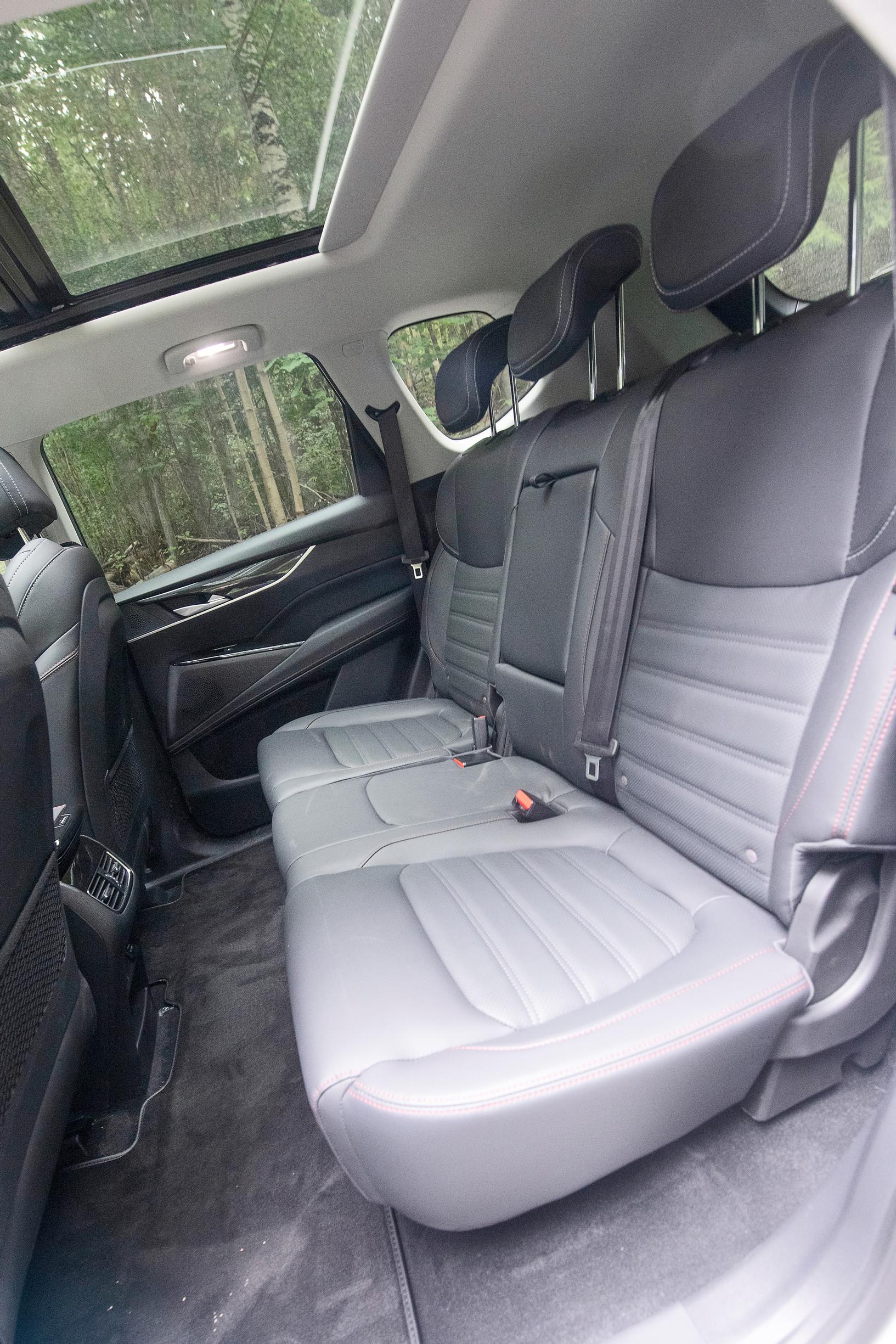 Maxus Euniq 6 Grand SUV takapenkki