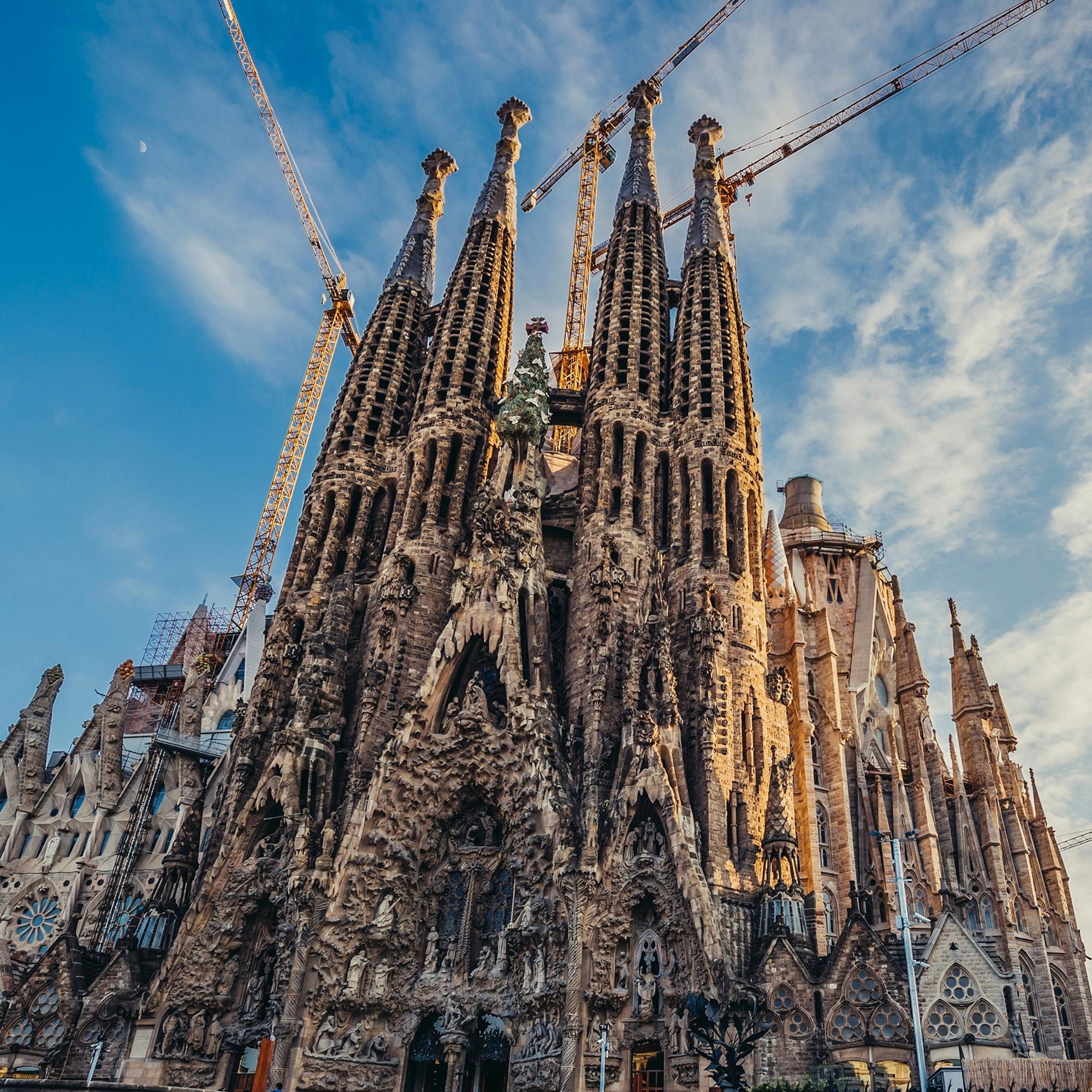 Barcelonalaiset ovat rakentaneet kirkkoa jo 143 vuotta – Valmistuuko urakka vuoteen 2035?