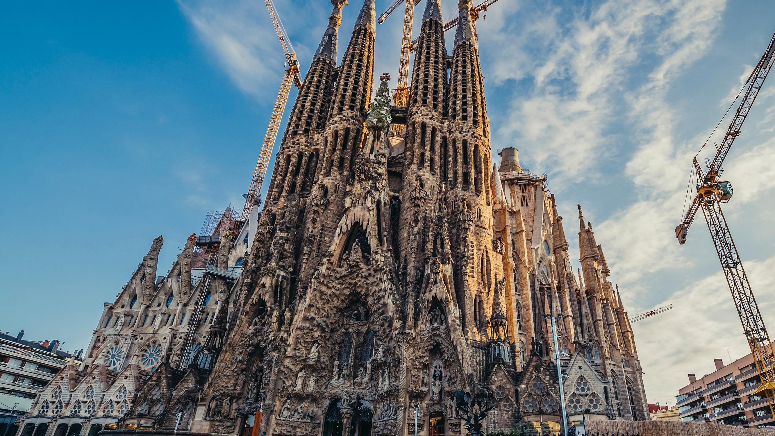 Barcelonalaiset ovat rakentaneet kirkkoa jo 143 vuotta – Valmistuuko urakka vuoteen 2035?