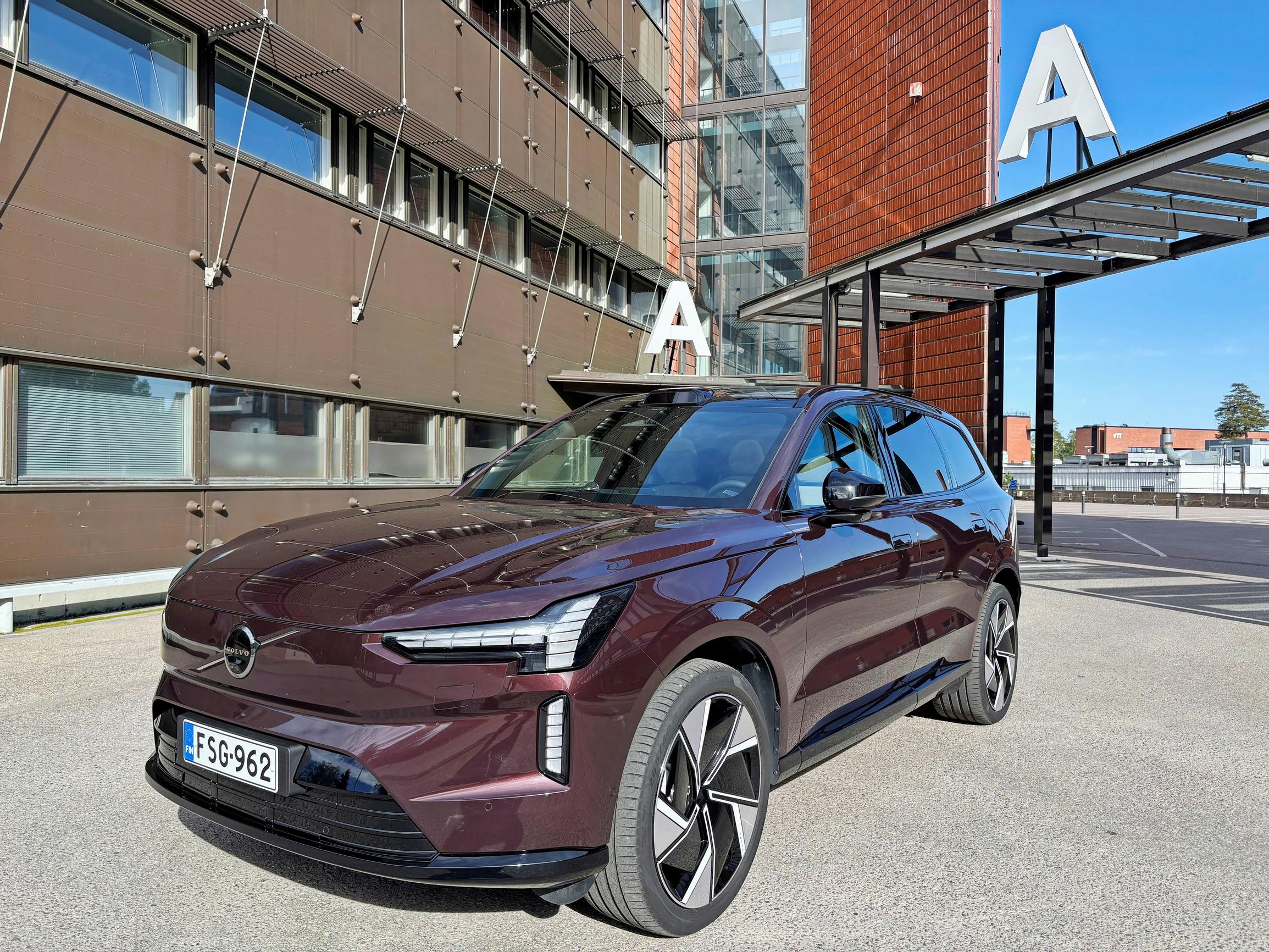 Koeajossa Volvo EX90
