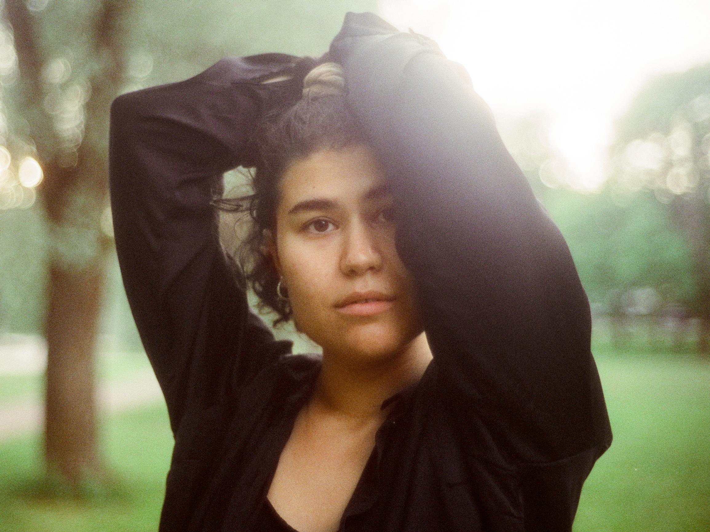 Tanssija ja näyttelijä Marita Guevara tajusi internetin avulla olevansa autisti – Saako niin sanoa, vaikkei diagnoosia ole?