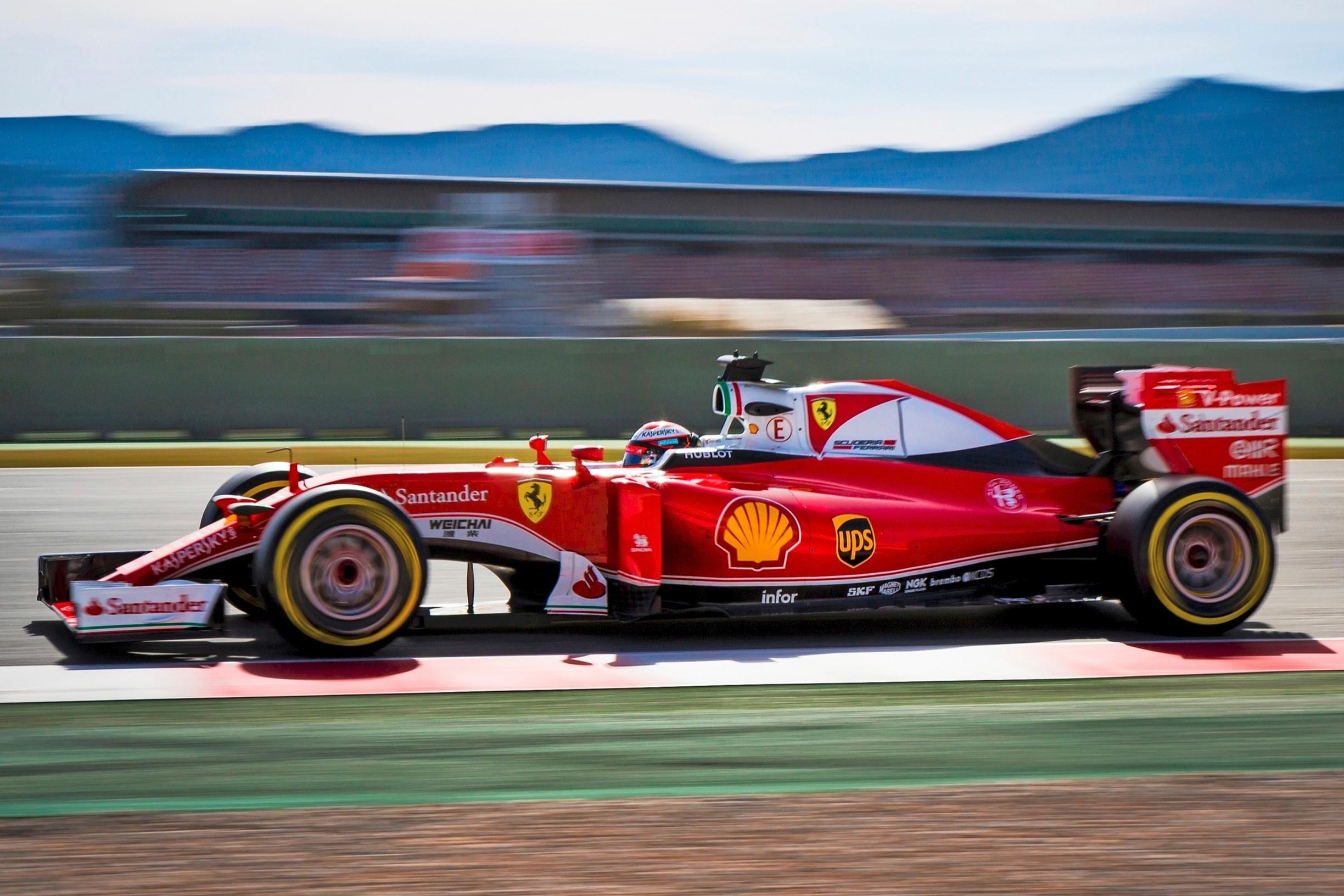 Ferrari F1. Tässä eräs Kimi Räikkönen kiitää Barcelonan radalla vuoden 2016 talvitesteissä.