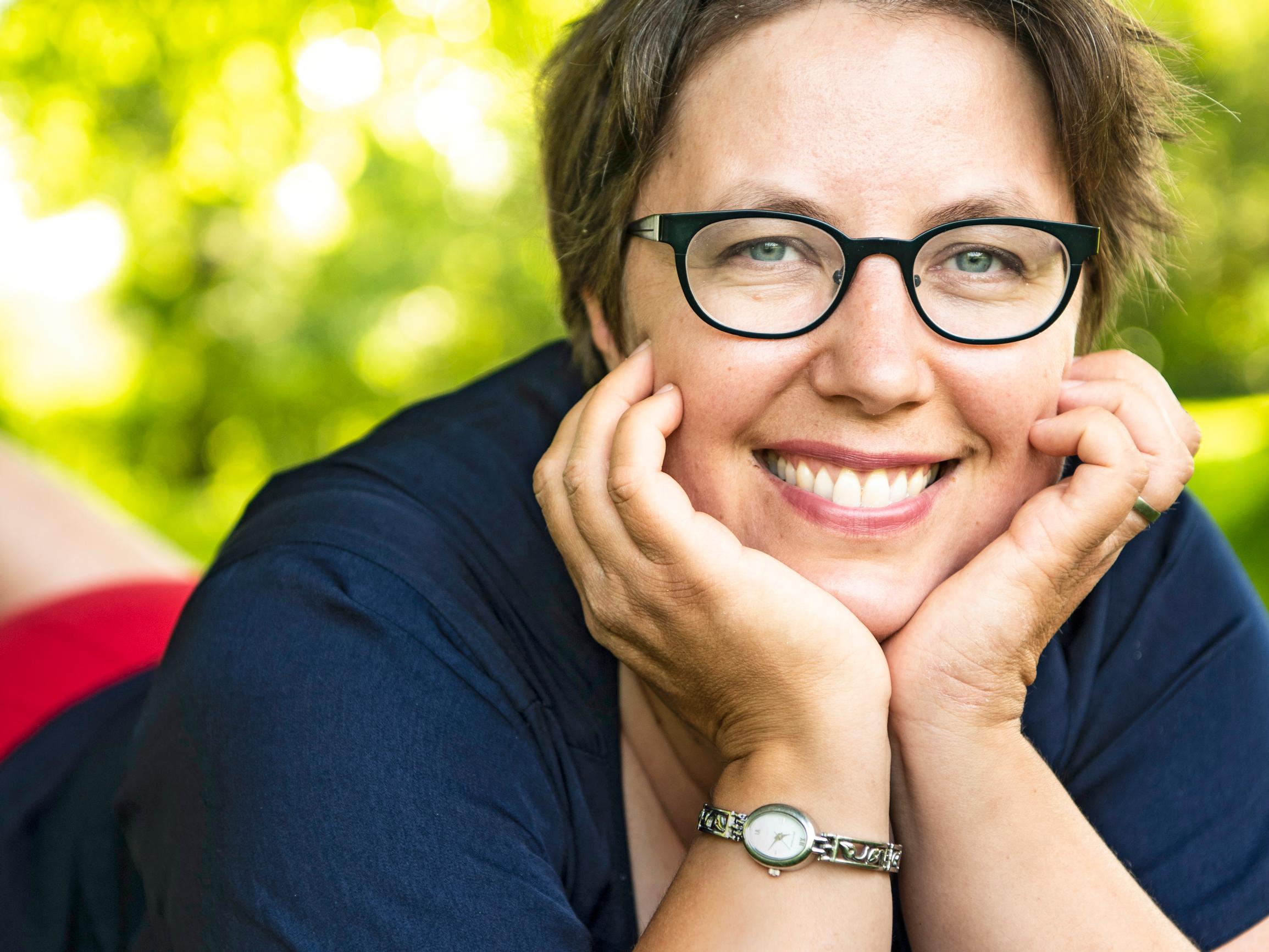 Maija Kajanto on ylpeästi viihdekirjailija: ”Pidän mielelläni lukijat, muut voivat ottaa ne kritiikit”