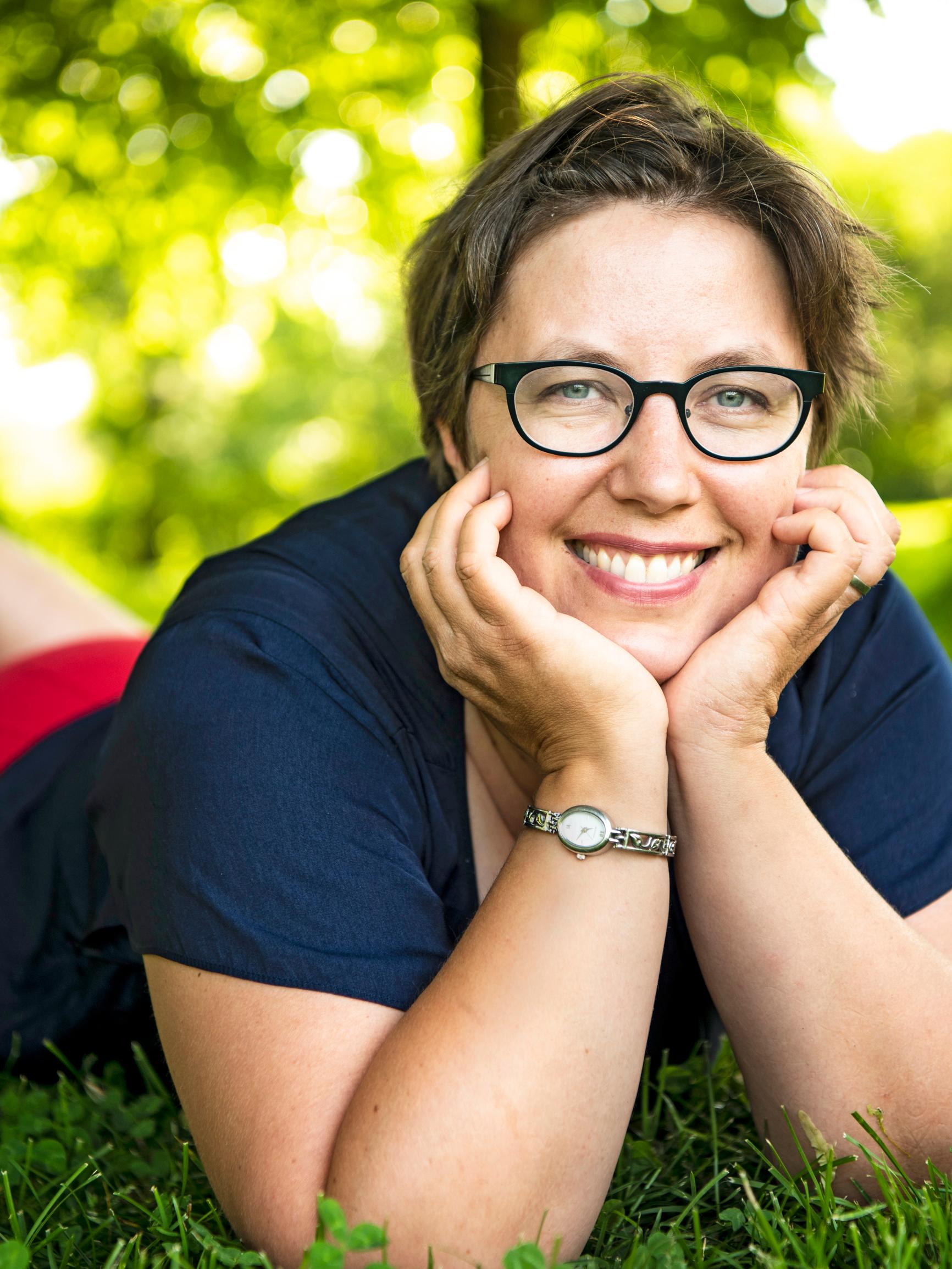 Maija Kajanto on ylpeästi viihdekirjailija: ”Pidän mielelläni lukijat, muut voivat ottaa ne kritiikit”