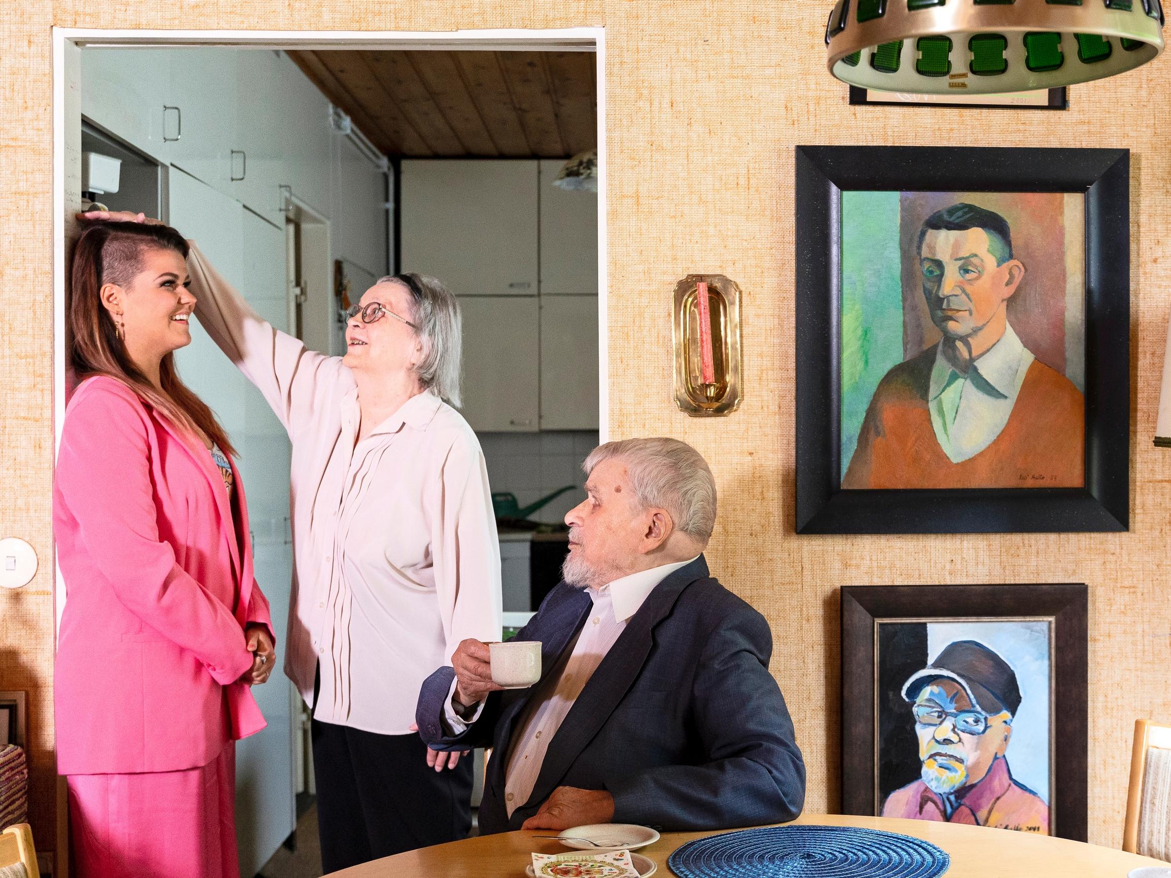 Saara Aalto ja isovanhemmat