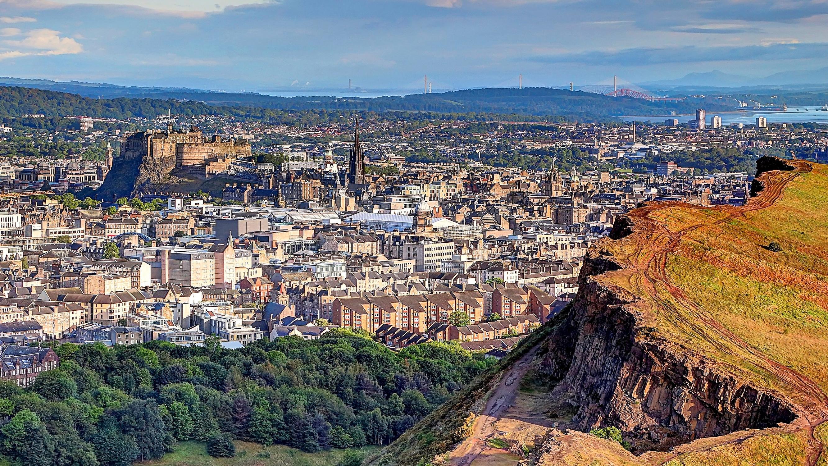 Opas Edinburghiin: löydä kaupungin kiinnostavimmat nähtävyydet ja alueet