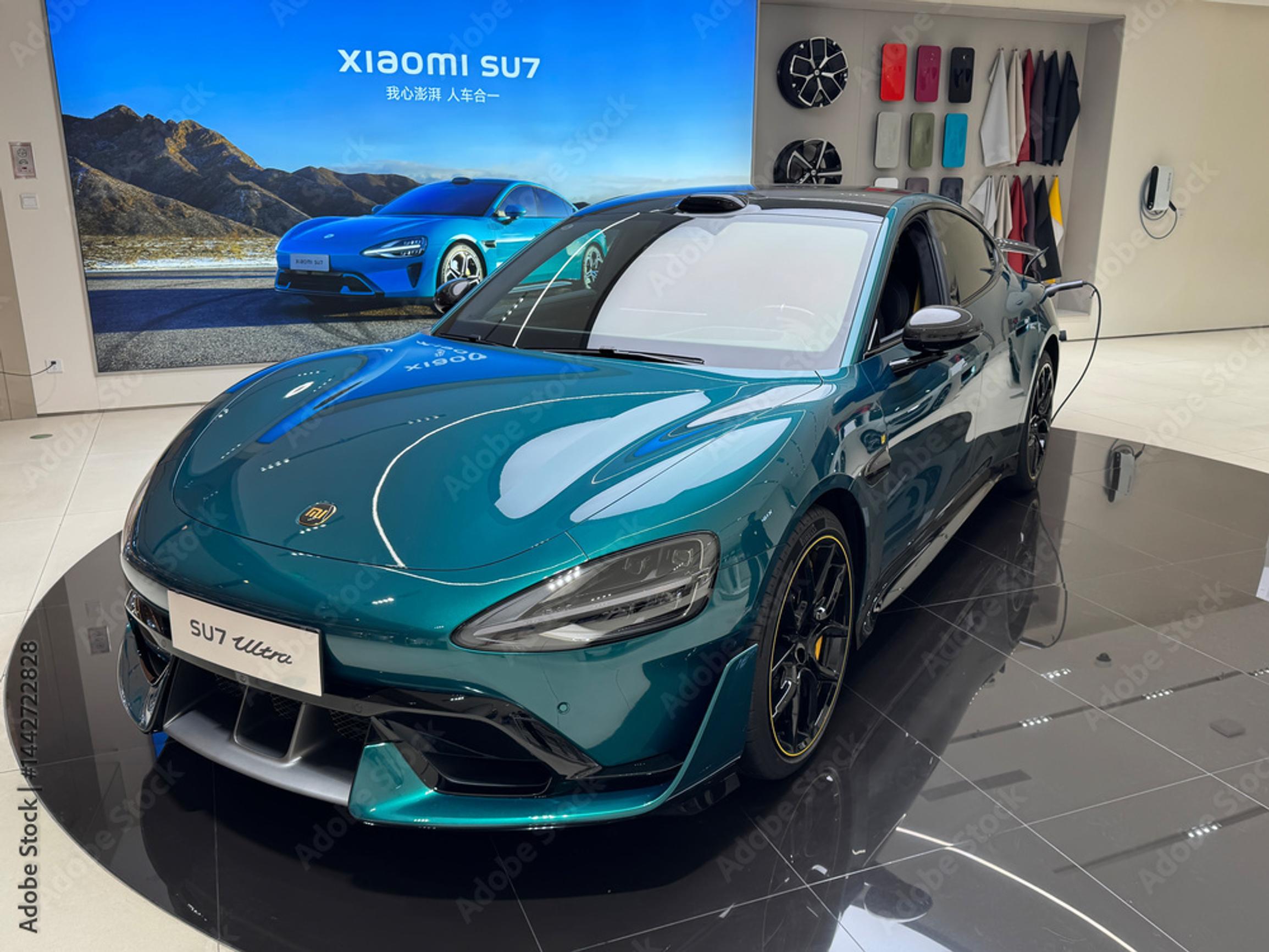 Xiaomi SU7 Ultra rikkoi sähköautojen ennätyksen – robottitaksit Lontooseen keväällä 2026, täysin ilman kuljettajaa