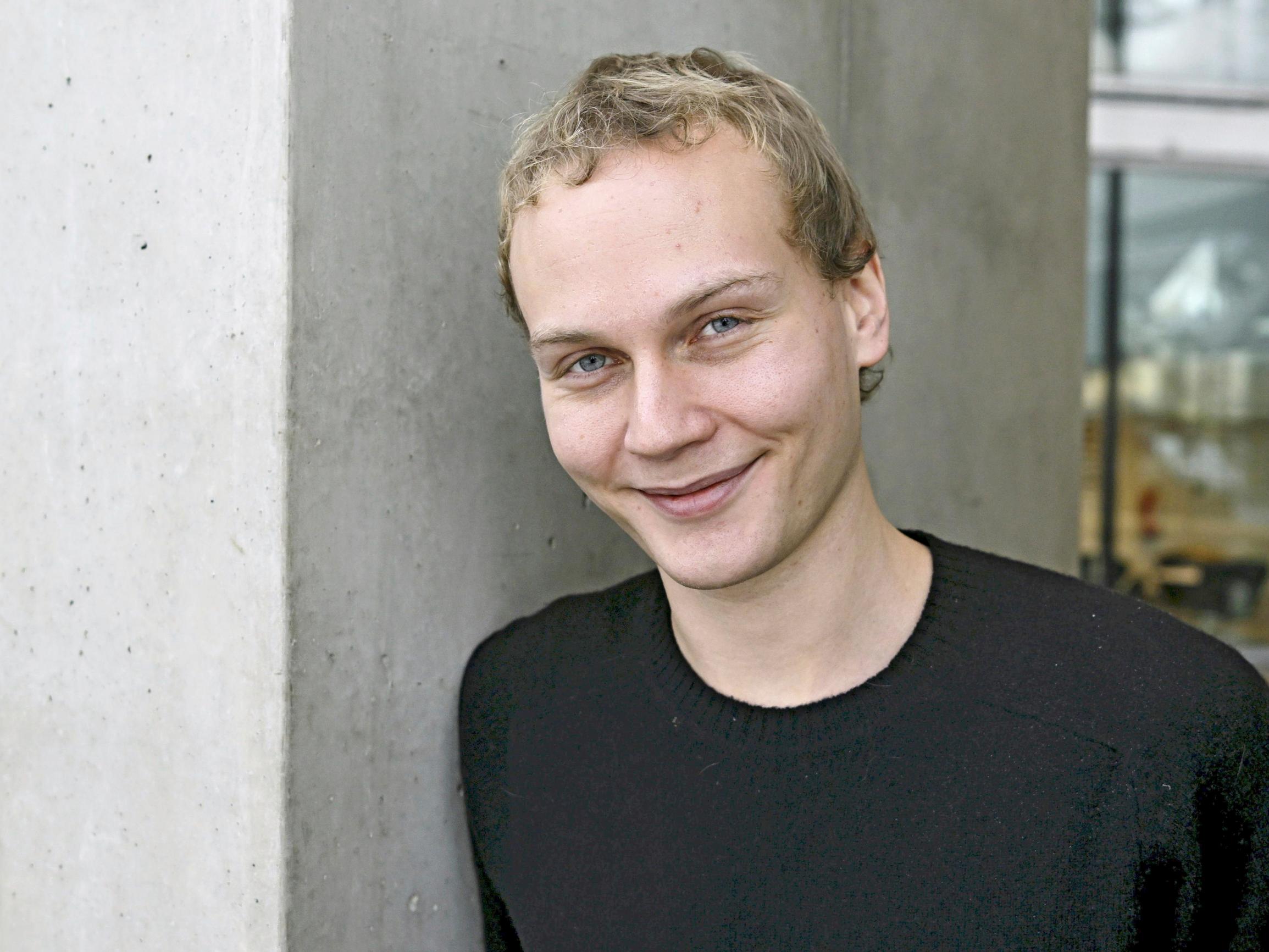 Näyttelijä Elias Salonen kärsii liiallisesta miellyttämisenhalusta: ”En oikein osaa olla luontevasti itsekäs”