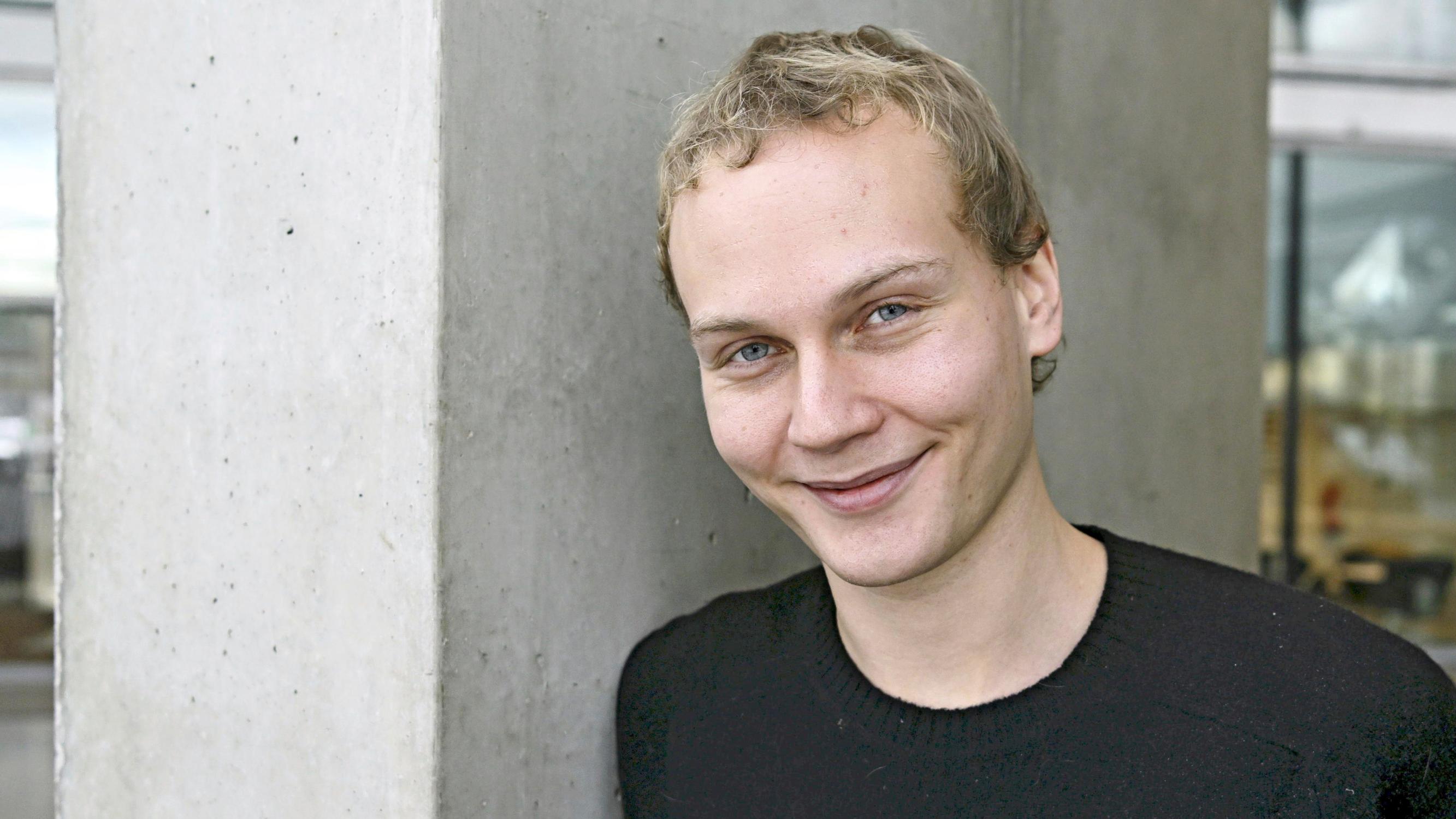 Näyttelijä Elias Salonen kärsii liiallisesta miellyttämisenhalusta: ”En oikein osaa olla luontevasti itsekäs”