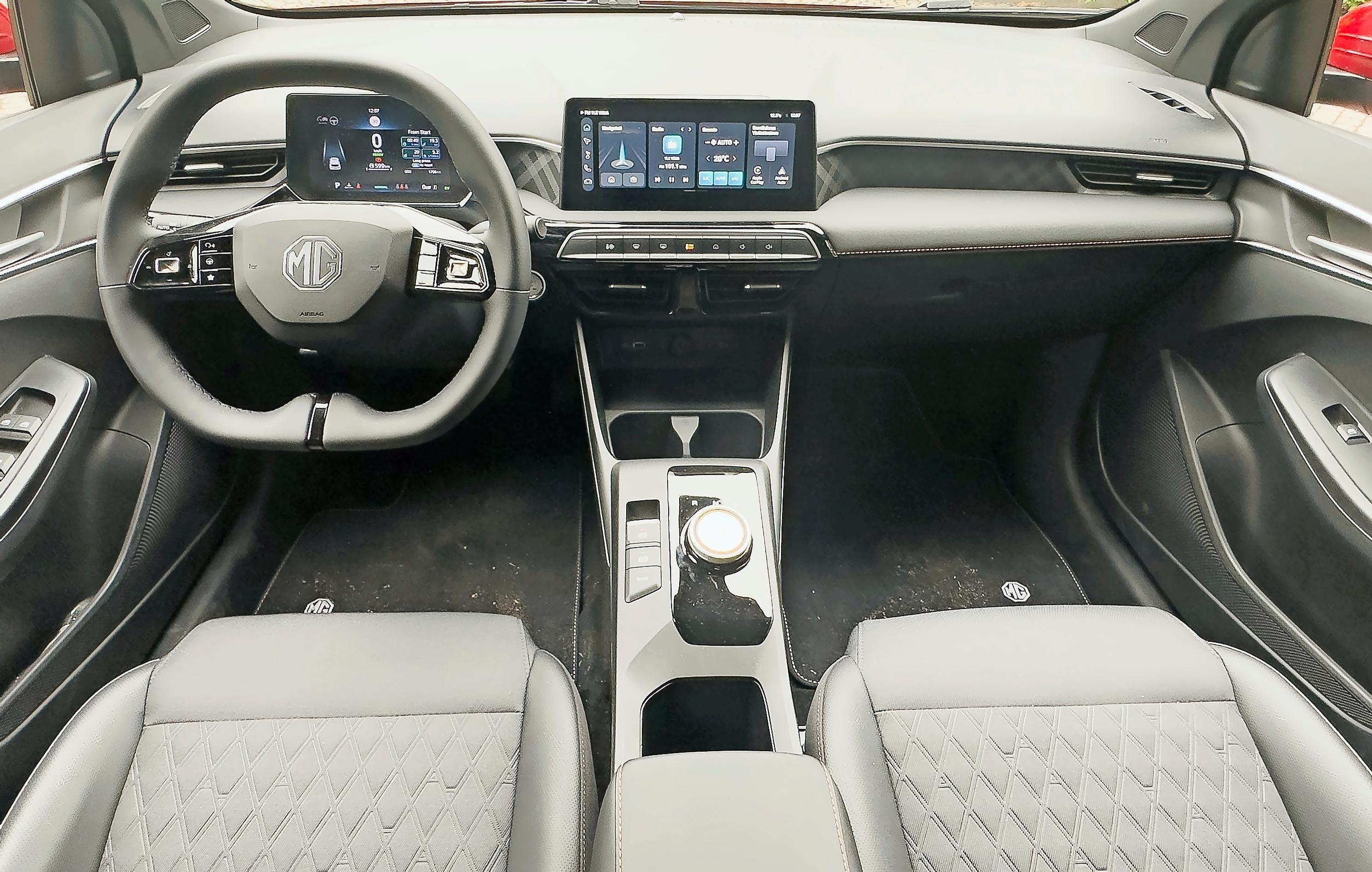 Uusi MG3 Hybrid+ on kojelaudan osalta siisti ja hyvin viimeistelty.
