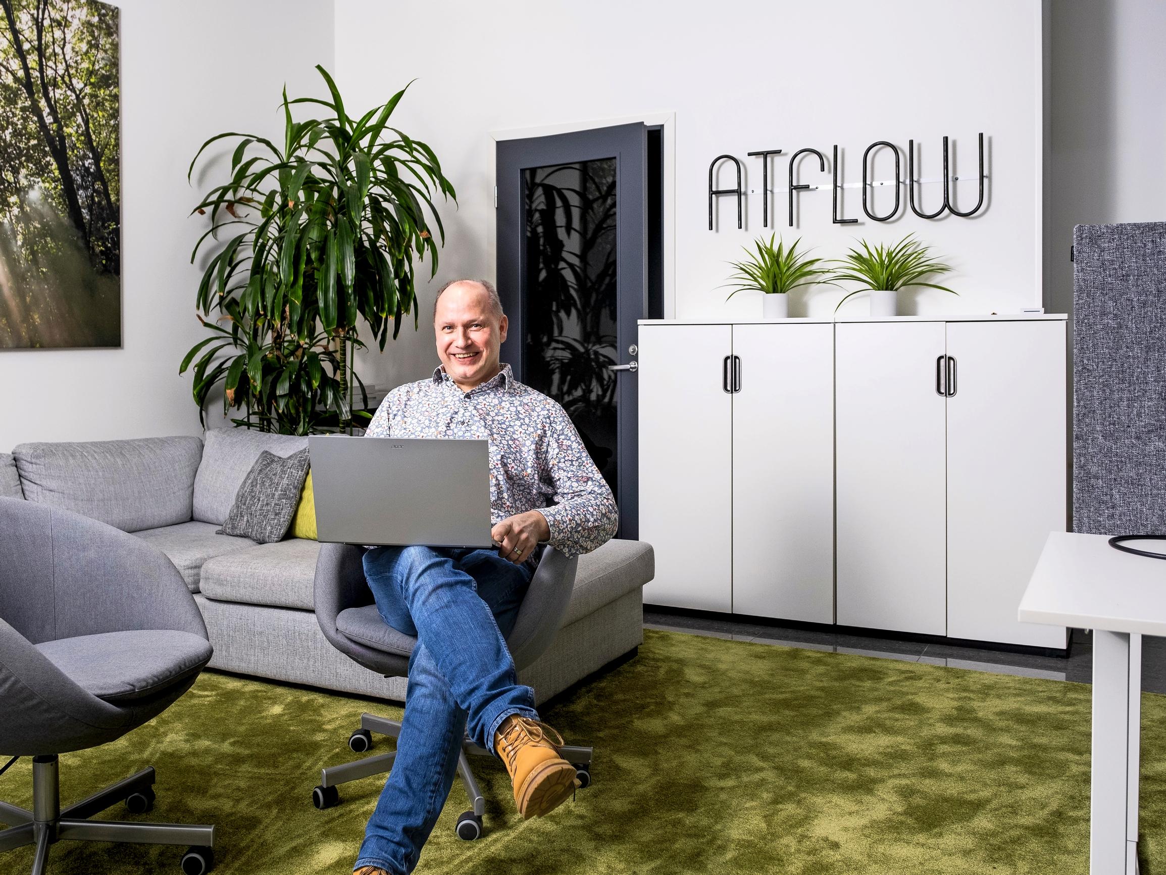 Veli huomasi töitä etsiessään, että nuoret eivät piilottele osaamistaan – ”Moni meistä yli 50-vuotiaista on paljon vaatimattomampi”