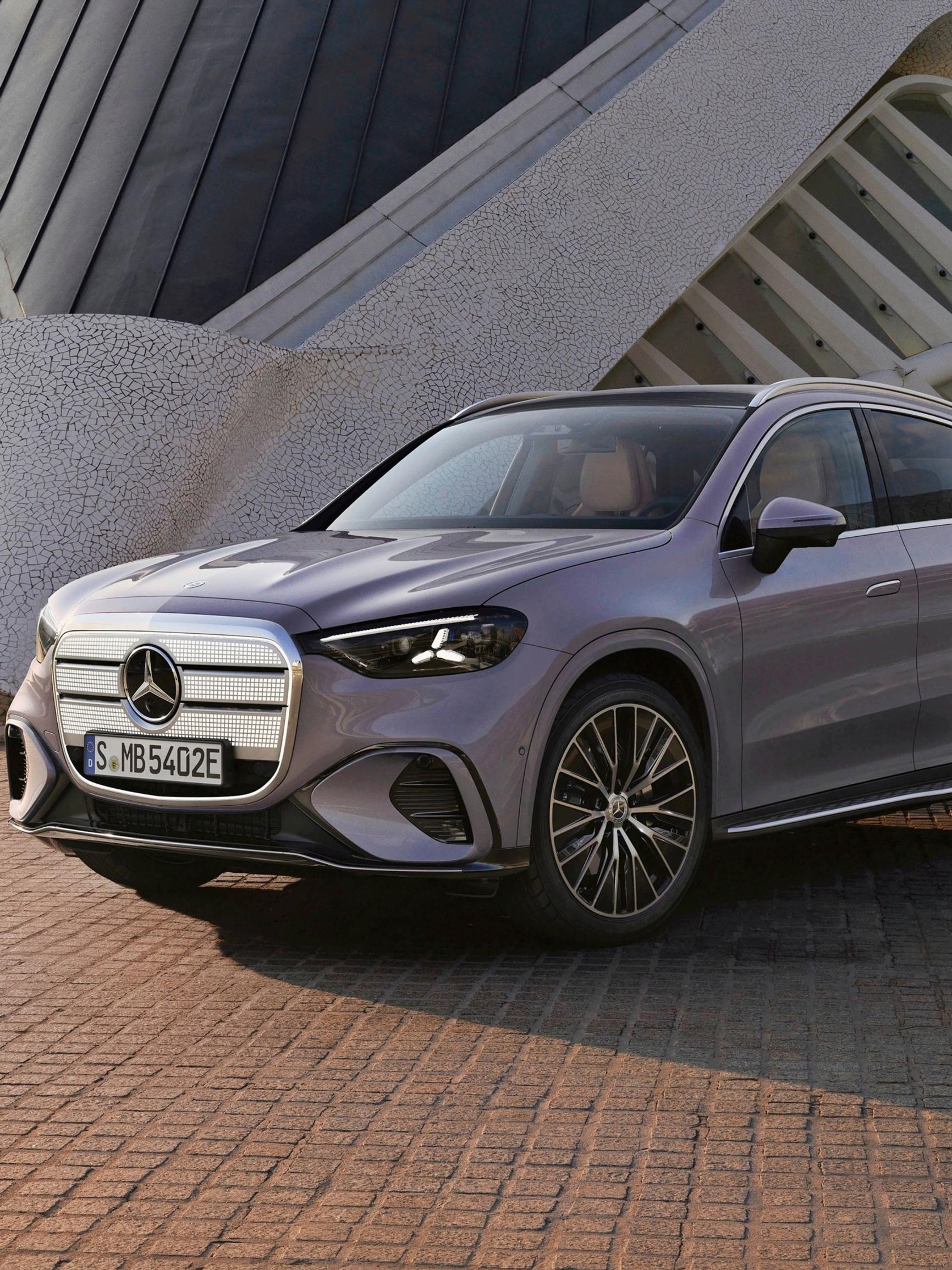 Mercedes GLC sähköistyy – Yli 700 km toimintasäde ja melkoinen lista herkullisia ominaisuuksia tarjolla