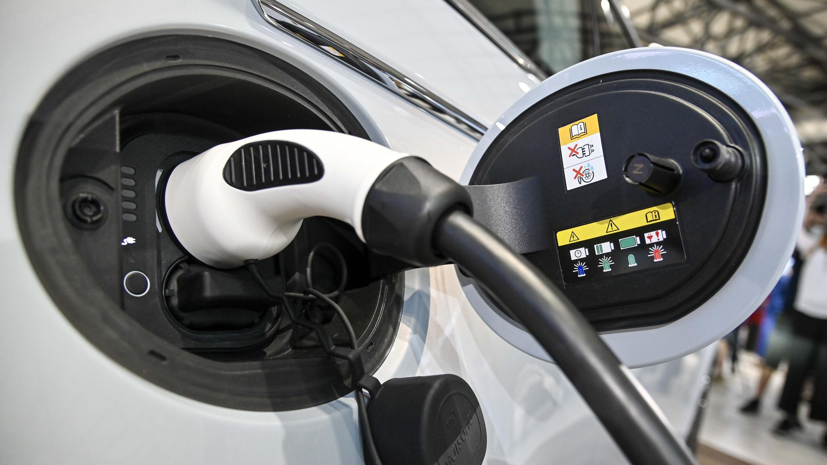 Viikon auto: Fiat 500E 23,8 kWh koeajossa – Katso Tuulilasin autovideo 