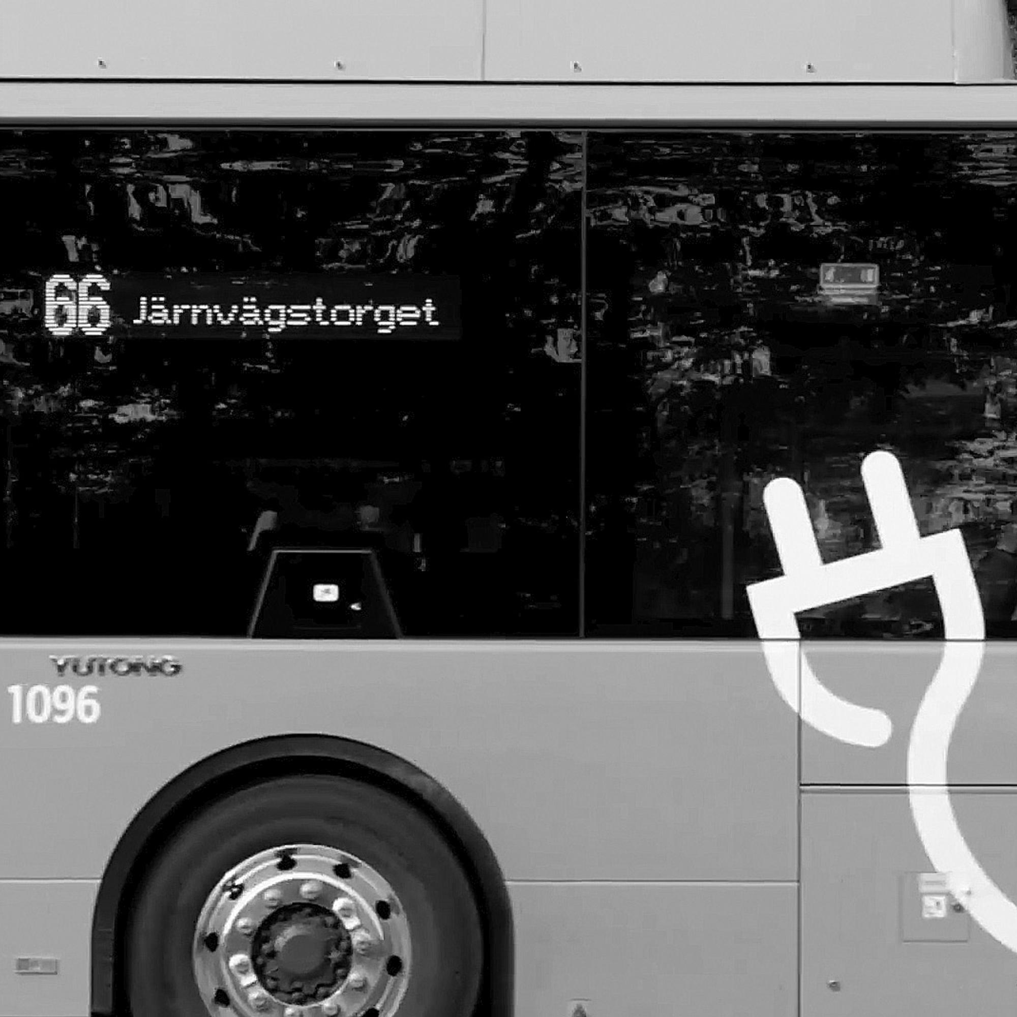 Pitäisikö vaihtaa bussia vai pysyä sitkeästi kyydissä? Miten tämän päivän työelämään sopii 20 vuotta sitten esitetty Helsinki Bus Station Theory?