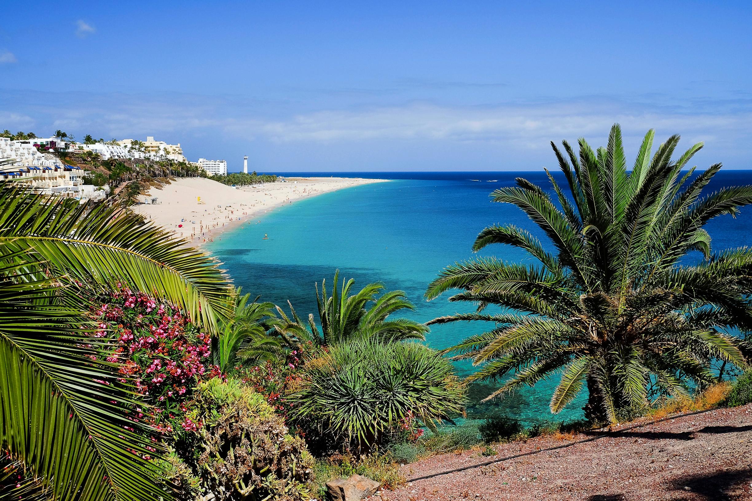 Fuenteventuran saaren eteläosan Morro Jablessa riittää kultahiekkaista rantaa ja palveluja lomailijoille.