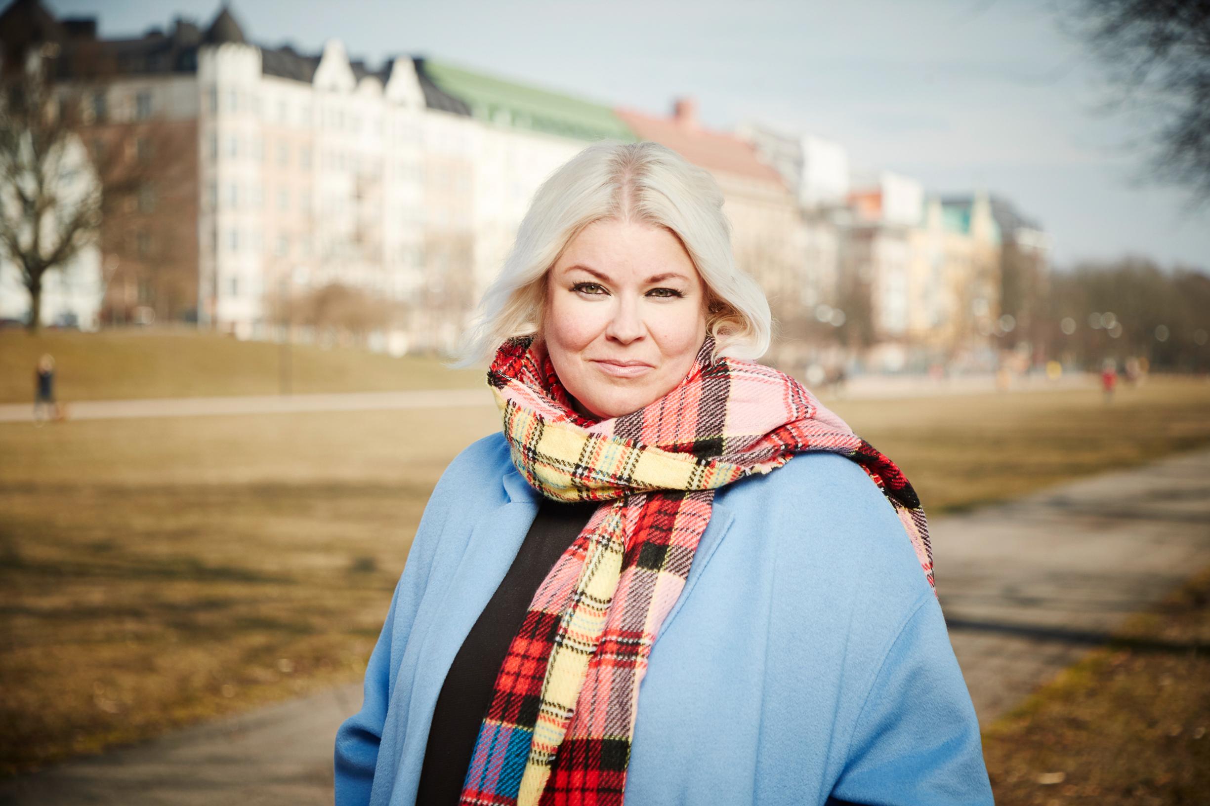 Minna Kuukka menetti äitinsä ylioppilaskeväänä – Suru ja ikävä iskivät vasta omien lasten syntymän myötä
