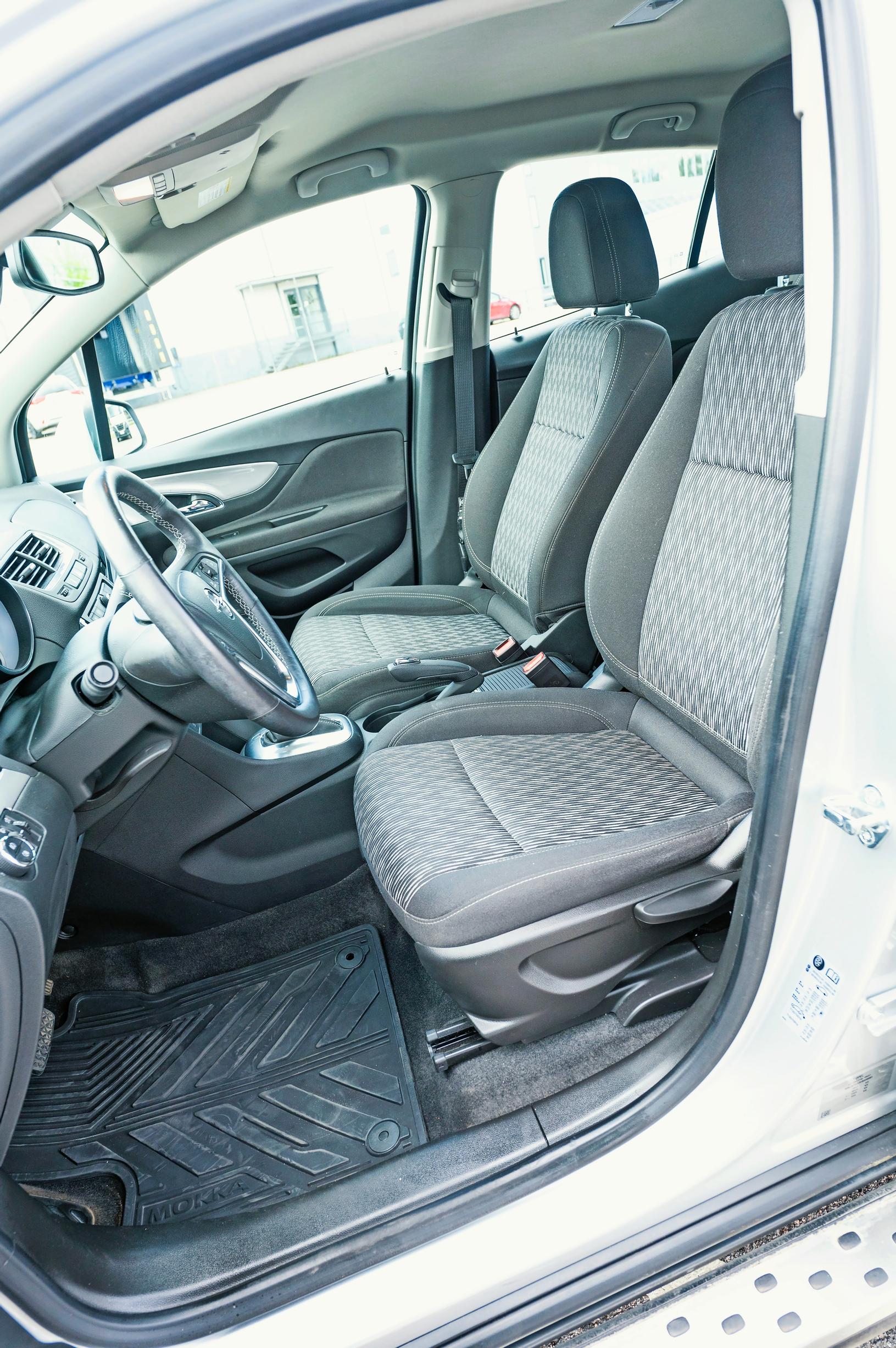 Opel Mokka: Etupenkissä istutaan ryhdikkäästi