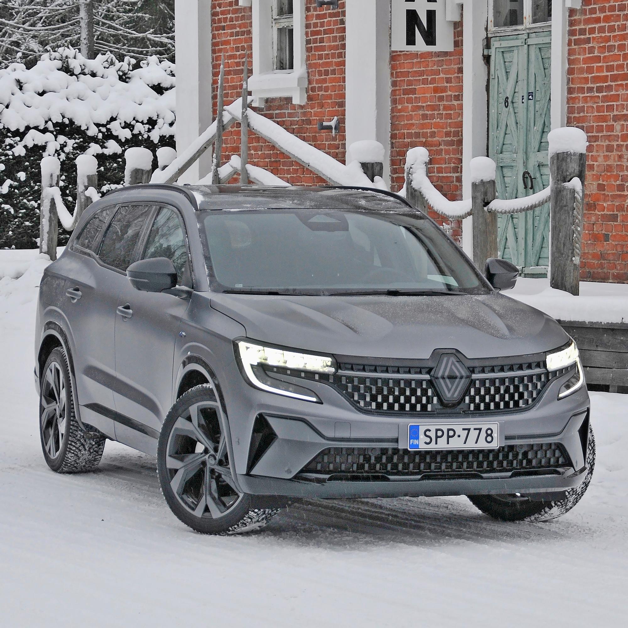 Uusi Renault Espace VI luo nahkansa tila-autona ja syntyy uudelleen crossoverina