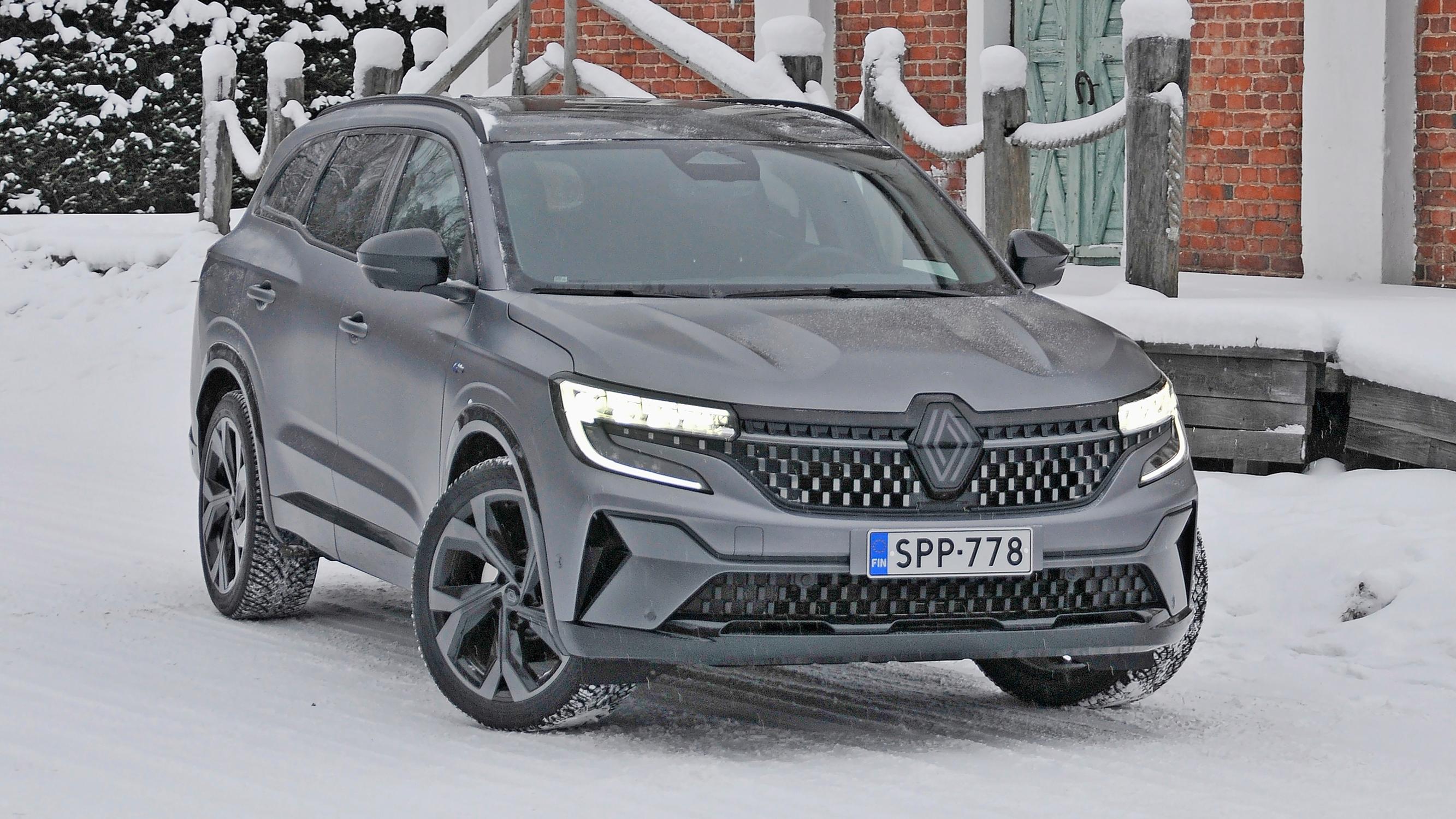 Uusi Renault Espace VI luo nahkansa tila-autona ja syntyy uudelleen crossoverina