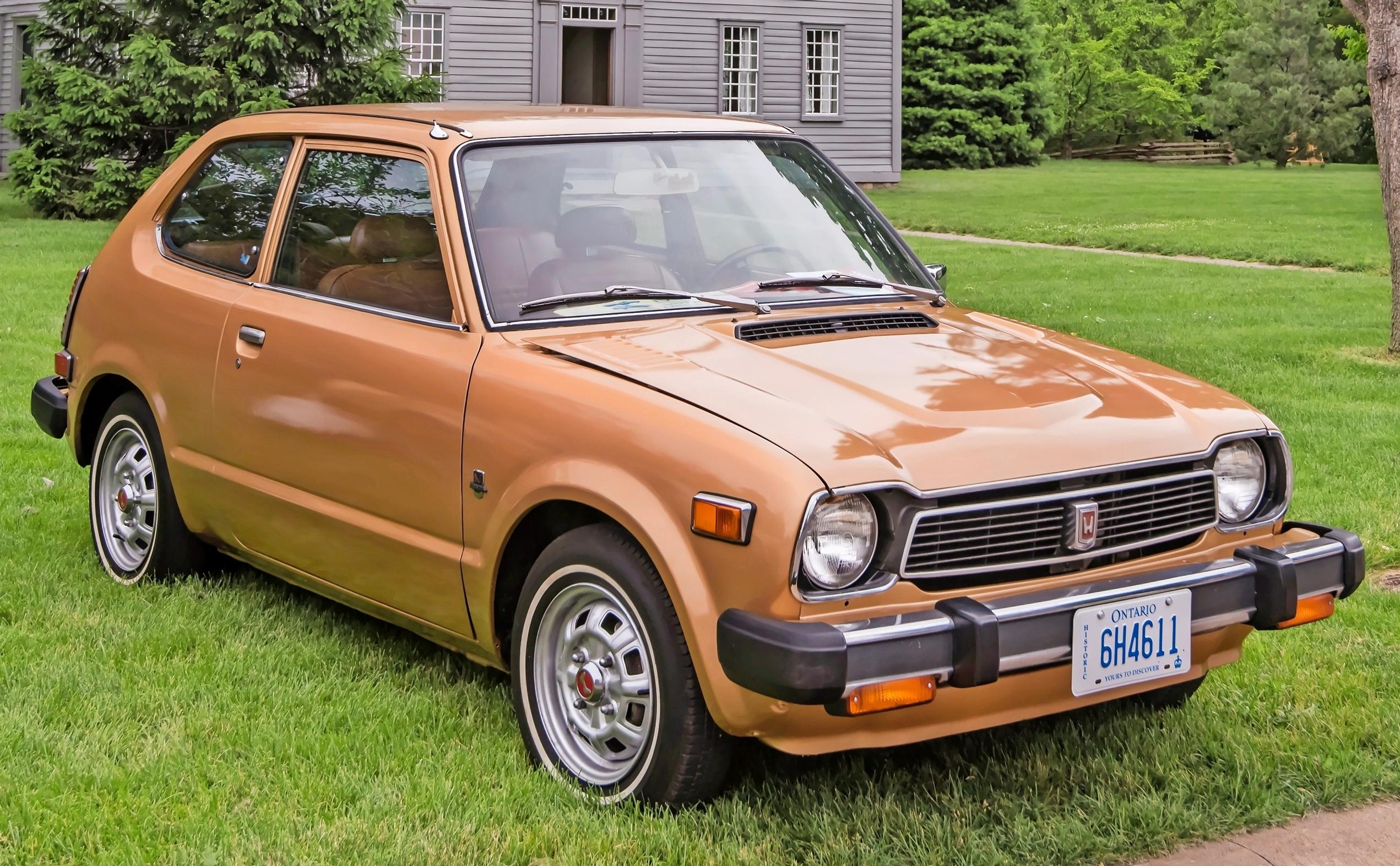 Ensimmäinen Honda Civic esiteltiin vuonna 1972. Tässä paksuhuulinen jenkkiversio.