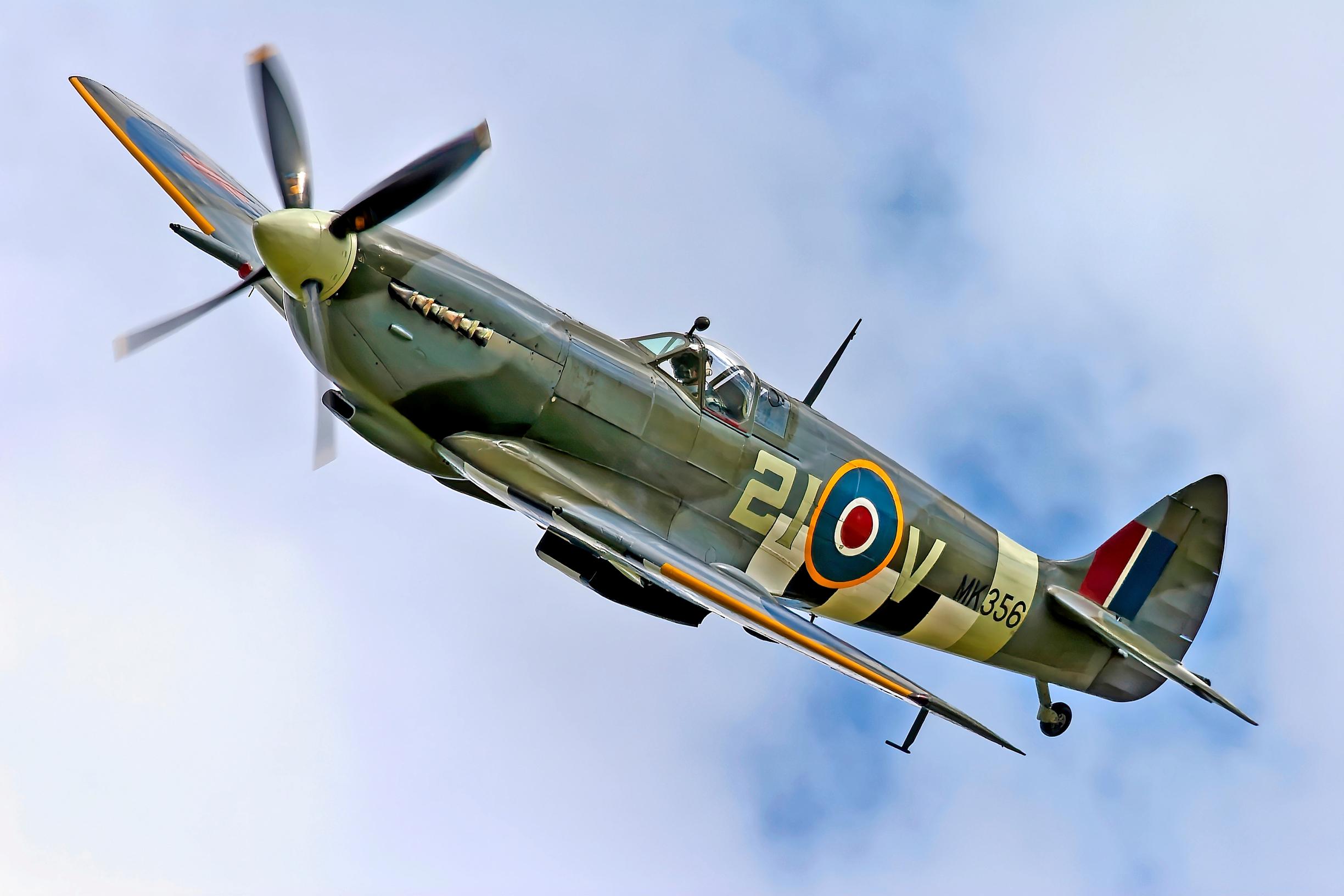 Supermarine Spitfire – Hitler yritti valloittaa sumujen saaren 80 vuotta sitten, turhaan. Spitfire oli brittien kärkiase ilmataisteluissa. Eihän tämä laite auto ole, edes lentävä sellainen, mutta ansaitsee tässä paikkansa.