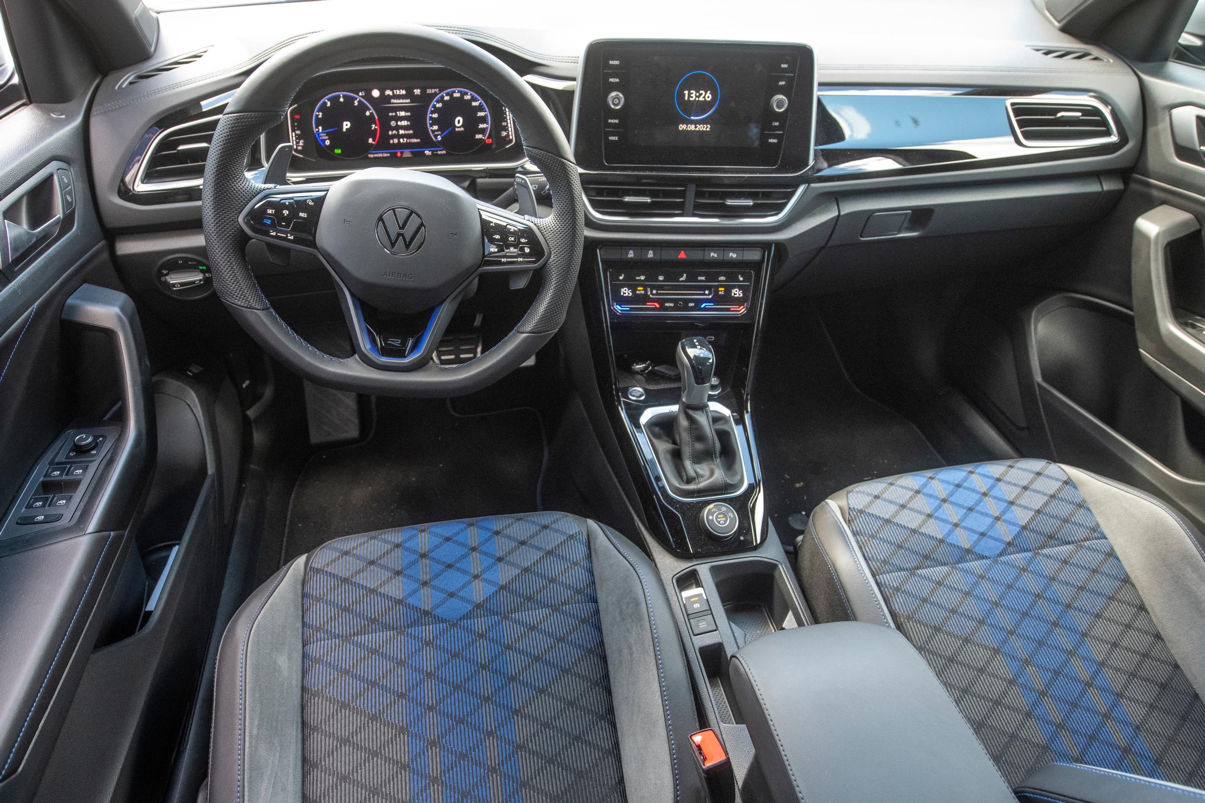 Volkswagen T-Roc R 2,0 TSI 221 kW 4MOTION DSG kojelauta