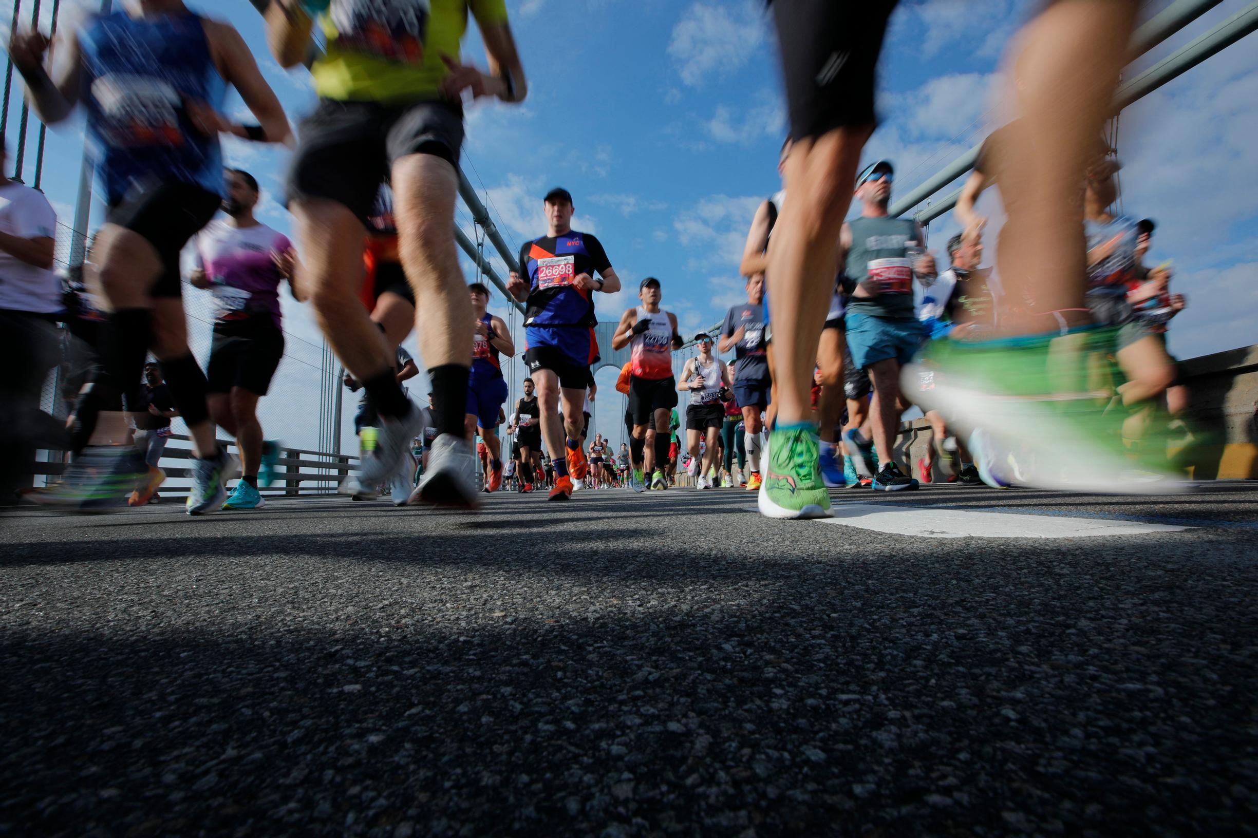 Yhä useampi nuori treenaa ”neljänneselämän kriisin maratonille” – Maratoneista on tullut joillekin selviytymiskeino