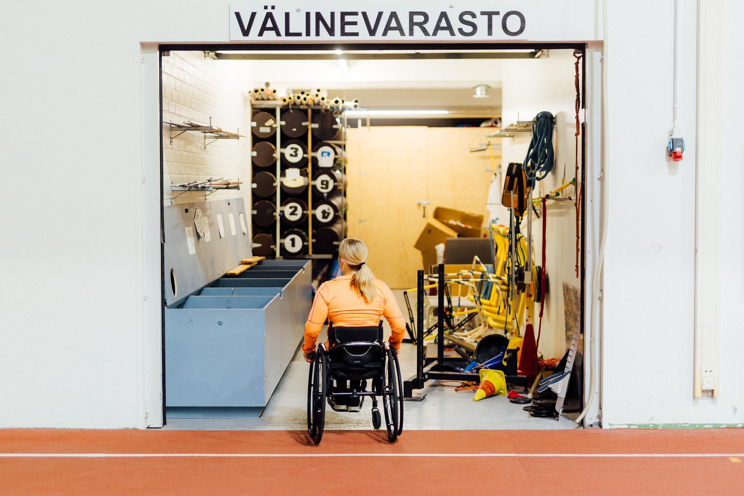Jasmine Repo näyttää arkeaan somessa. Hän vastaanottaa mielellään viestejä siitä, että siitä inspiroidutaan. Olennaista on, ettei vammaton katsoja nosta itsensä vammaisten yläpuolelle.