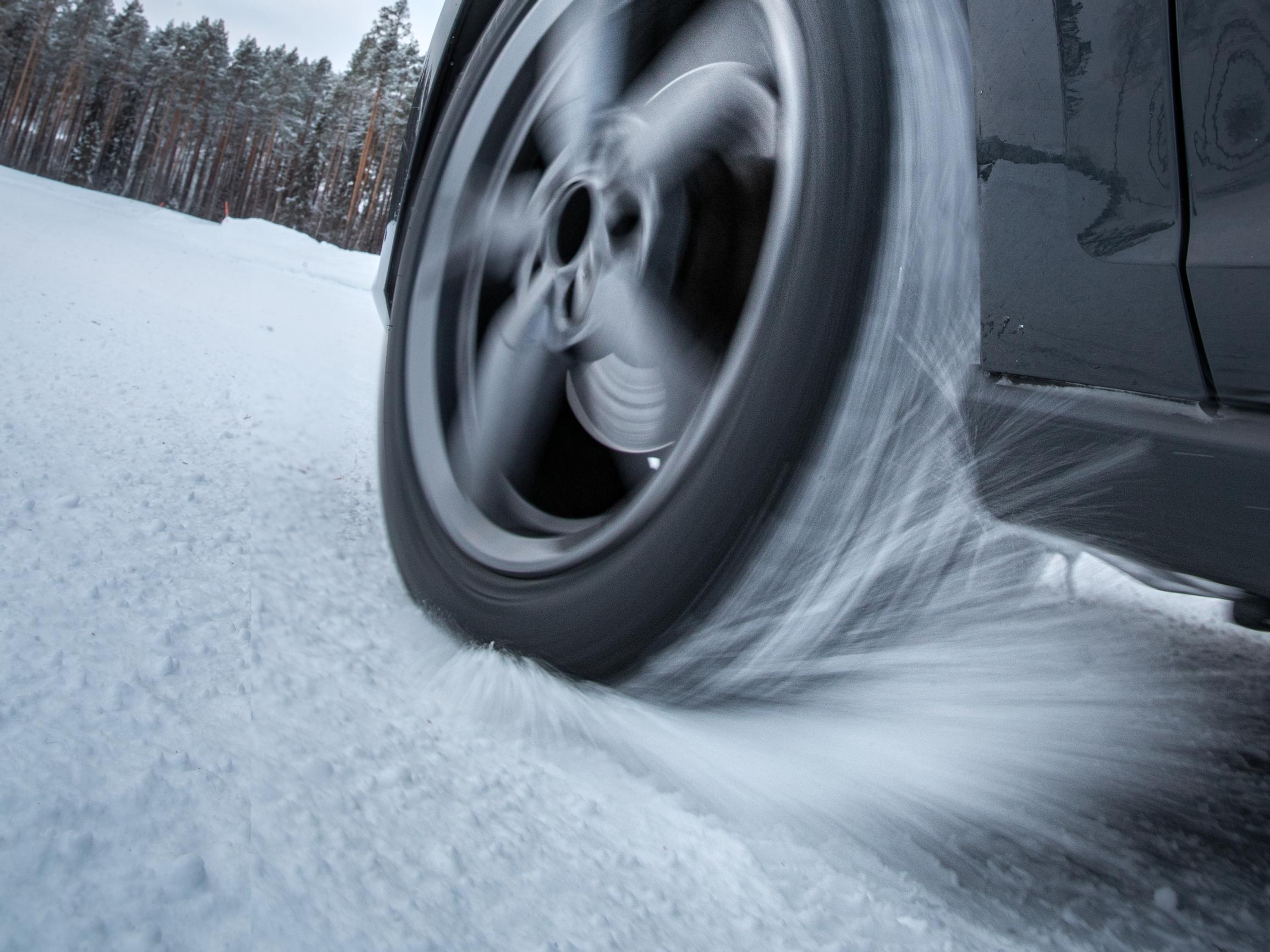 Vertailussa 2024 nastarenkaat 225/45 R17 – Pysyykö kitkalla nastojen kyydissä?