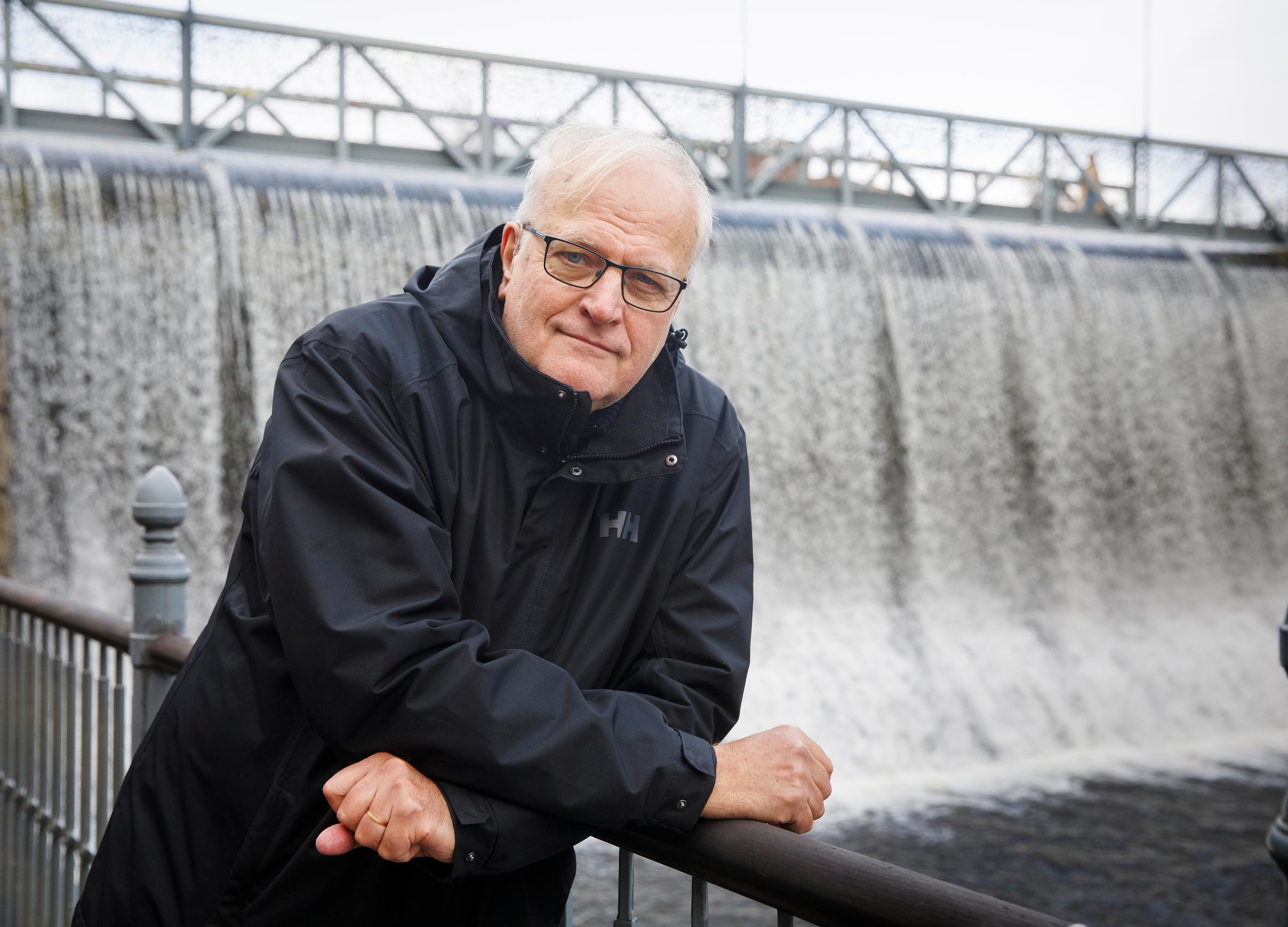 Seppo Jokinen Tammerkosken äärellä.