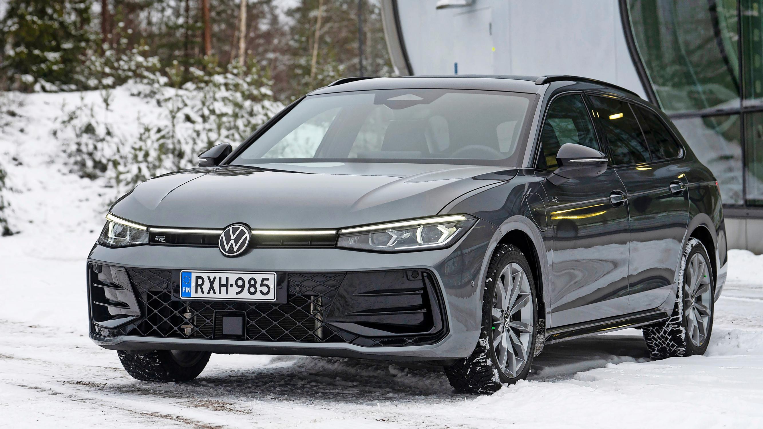 Volkswagen Passat eHybrid – Jos haluaa ajaa pitkälle ilman jatkuvaa lataamista ja tankkaamista, niin tämä Passat on ihan ykköslähdön auto
