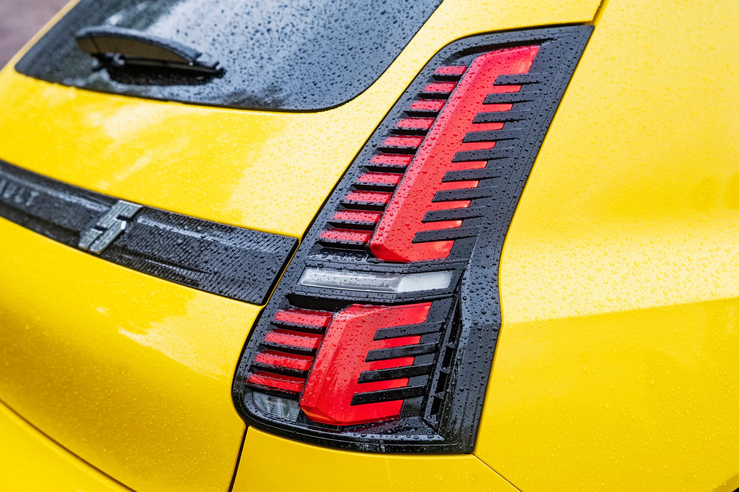 Renault 5:n takavalo on miltei samanlainen kuin Viitosessa 50 vuotta sitten.