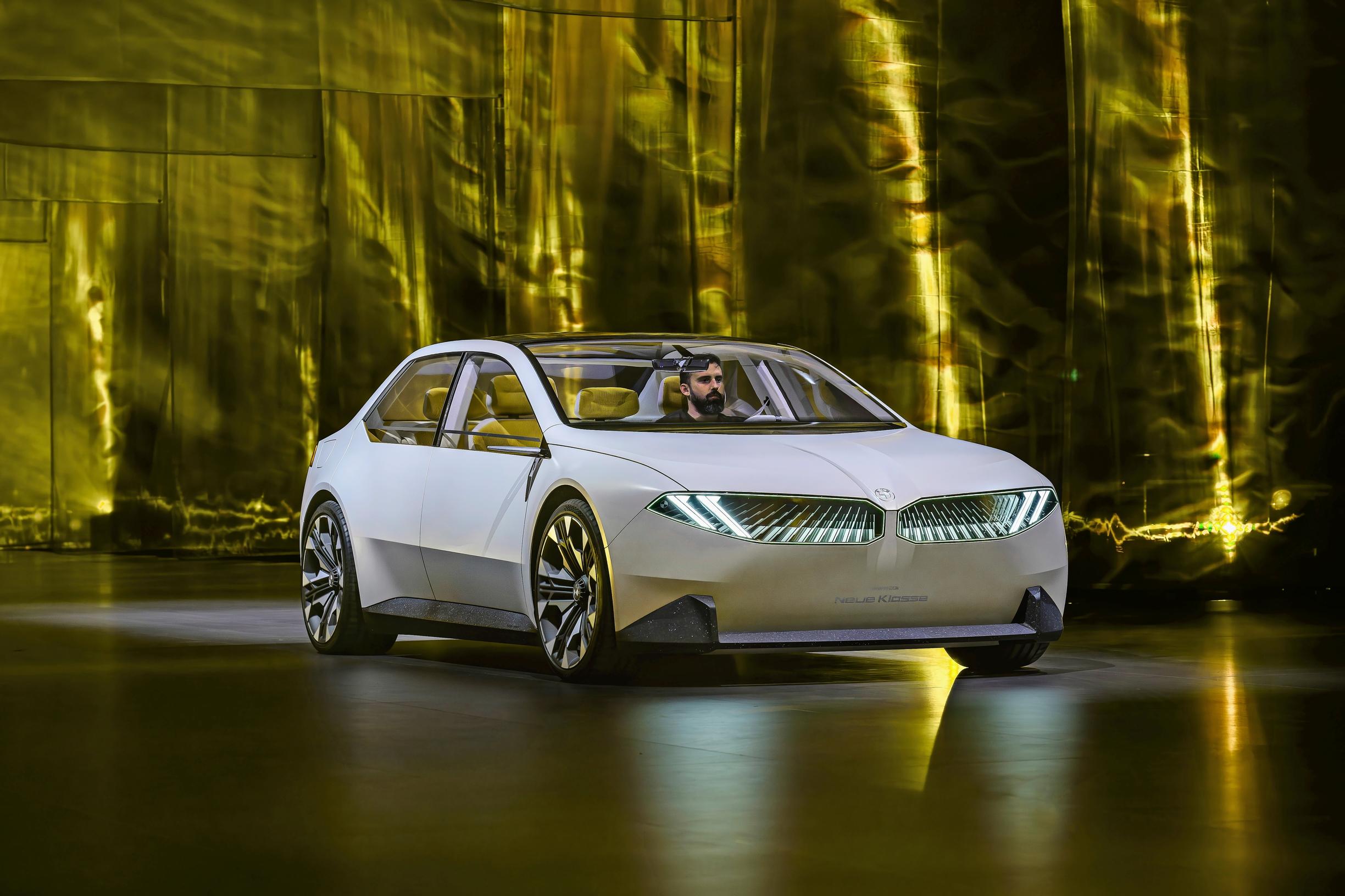 BMW tulevat sähköautot: Vision Neue Klasse on selkeälinjainen auto.