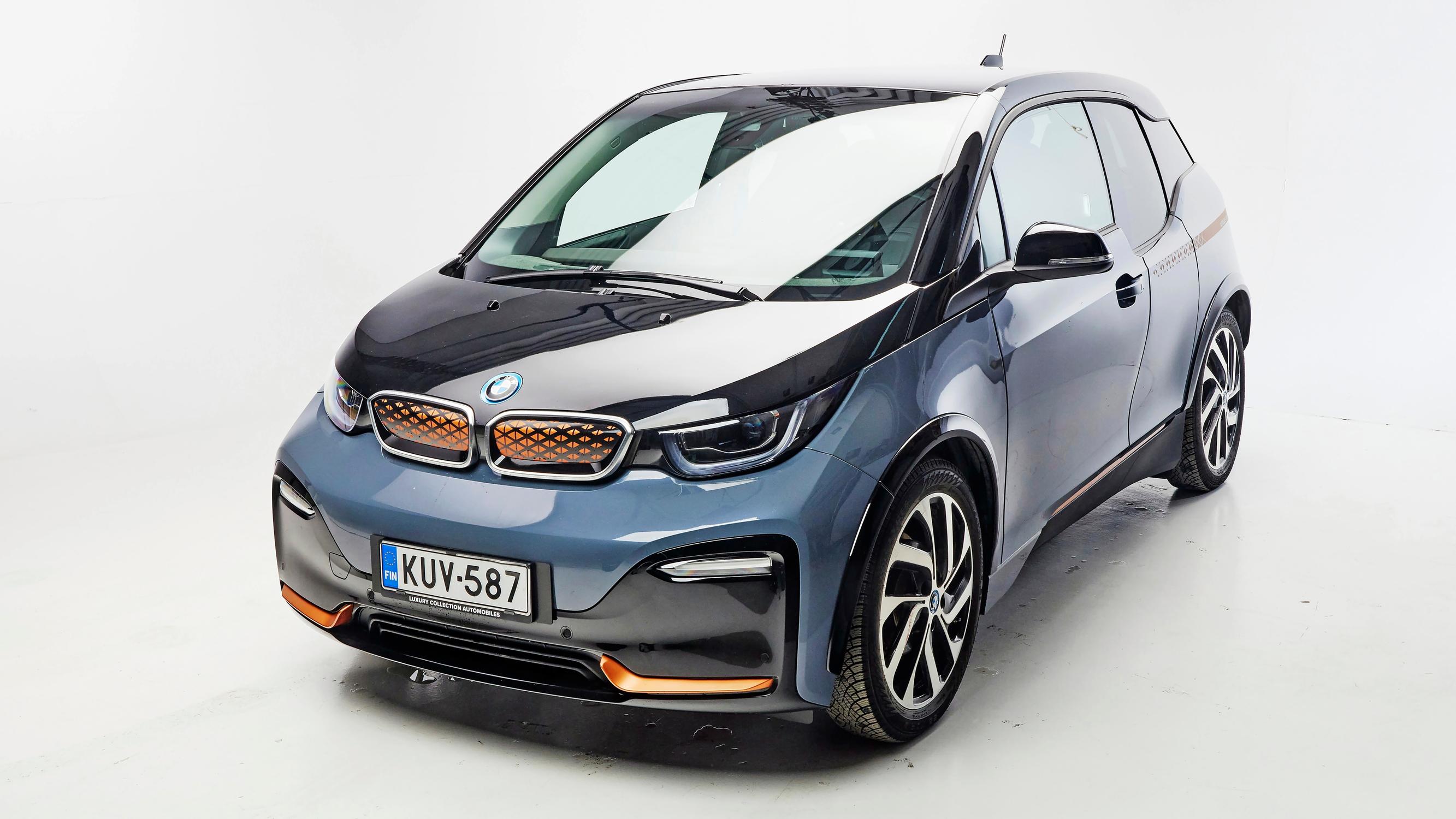 BMW i3s Unique Forever Edition vm. 2022 – ”Tämä on järjettömän ketterä – Jos ei ole i3:ta ajanut, on vaikea käsittää, miten pieneen tilaan se menee”
