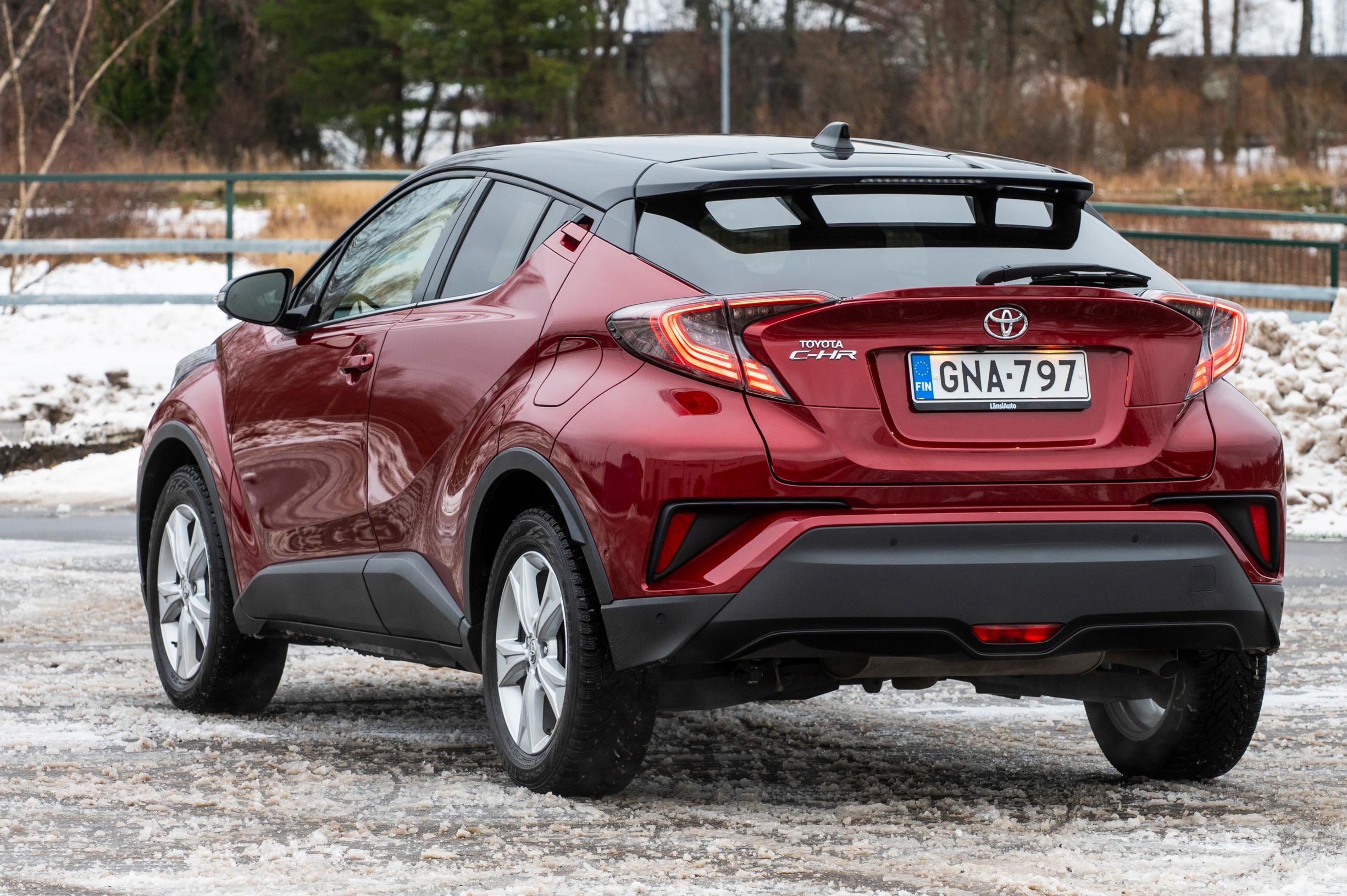 Toyota CH-R 1.2 T Intense takaa