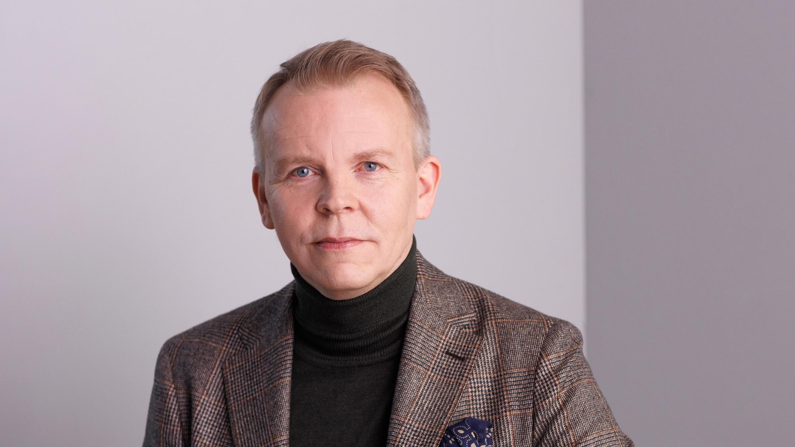 Kruunajaishuuma on kaunis mutta lyhyt – Charlesilla on edessään sumuinen tulevaisuus