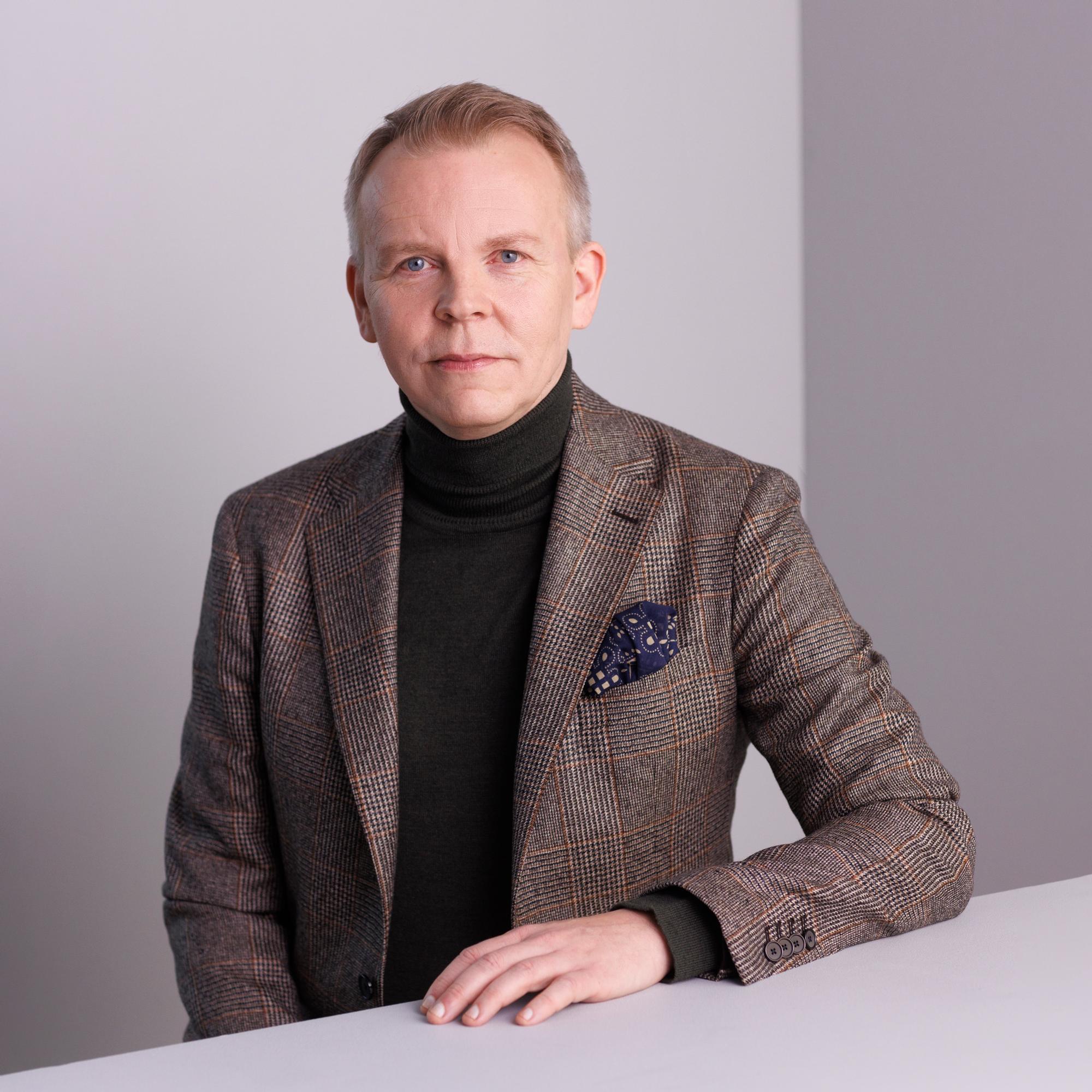 Kruunajaishuuma on kaunis mutta lyhyt – Charlesilla on edessään sumuinen tulevaisuus