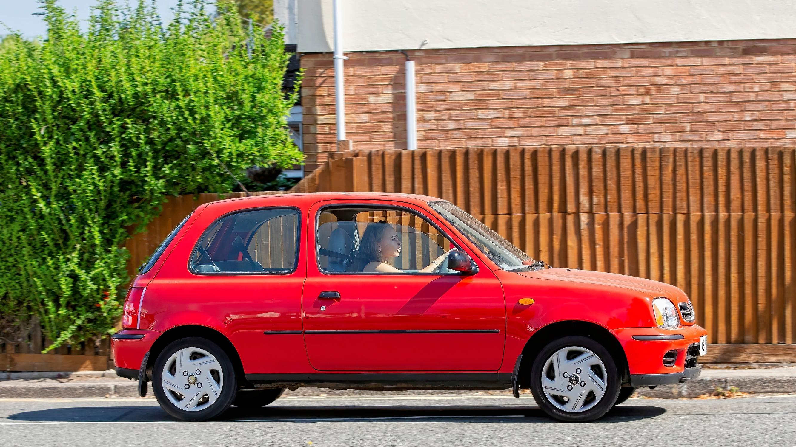 Nissan Micra. 1990-luvulla Micra oli näin pieni. Nykyään mittaa on enemmän.