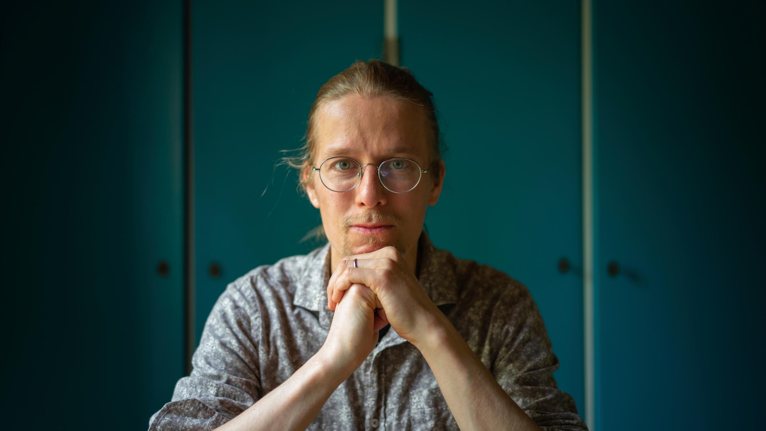 Olli Jakonen: Taiteen rahoituksen tulo perinteisen politiikan piiriin voi parantaa taiteen ja taiteilijoiden asemaa