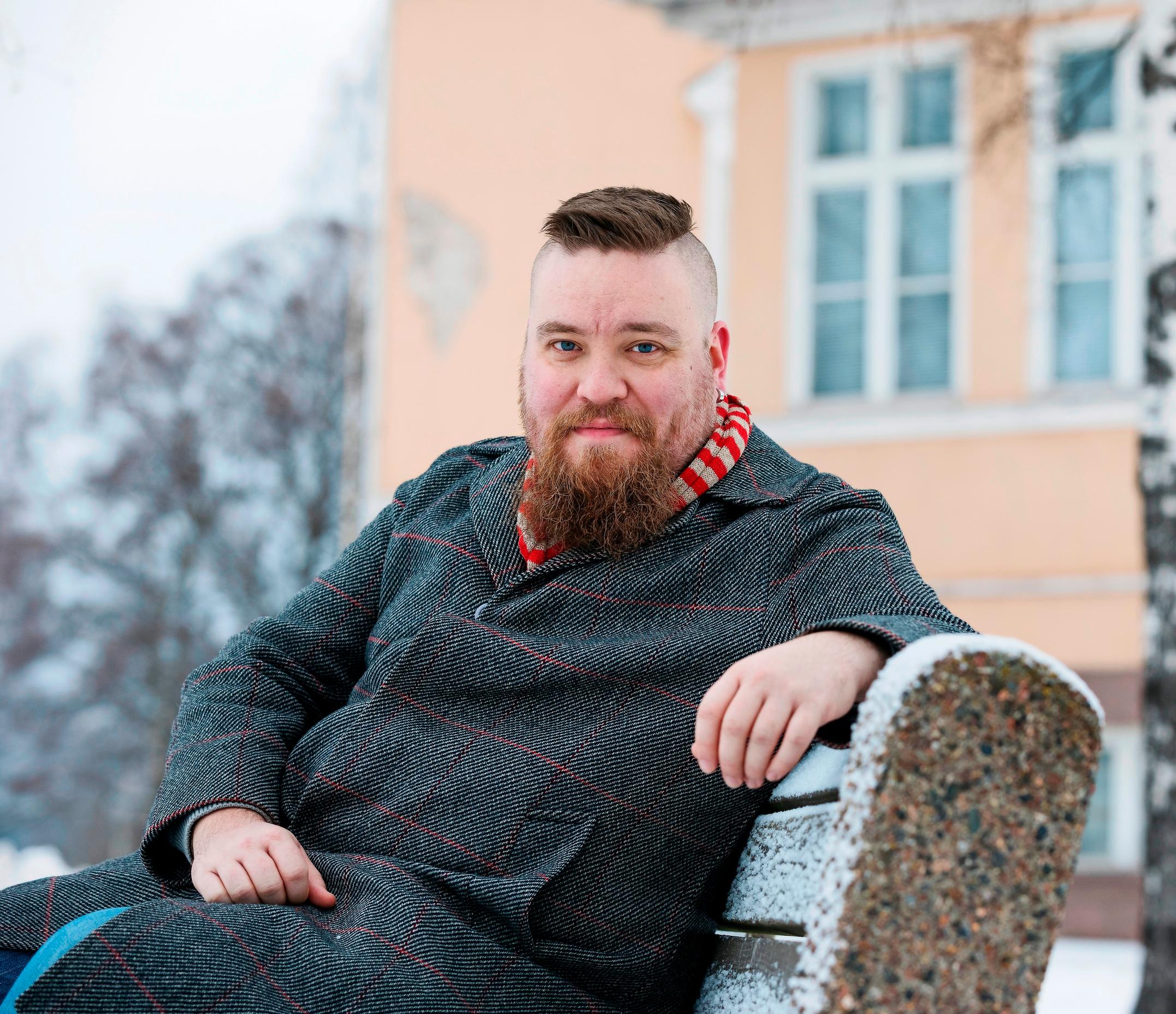 Jehovan todistajista lähtenyt Niko Peltokangas: "Uskonto oli tärkeämpää kuin ihmissuhteet"