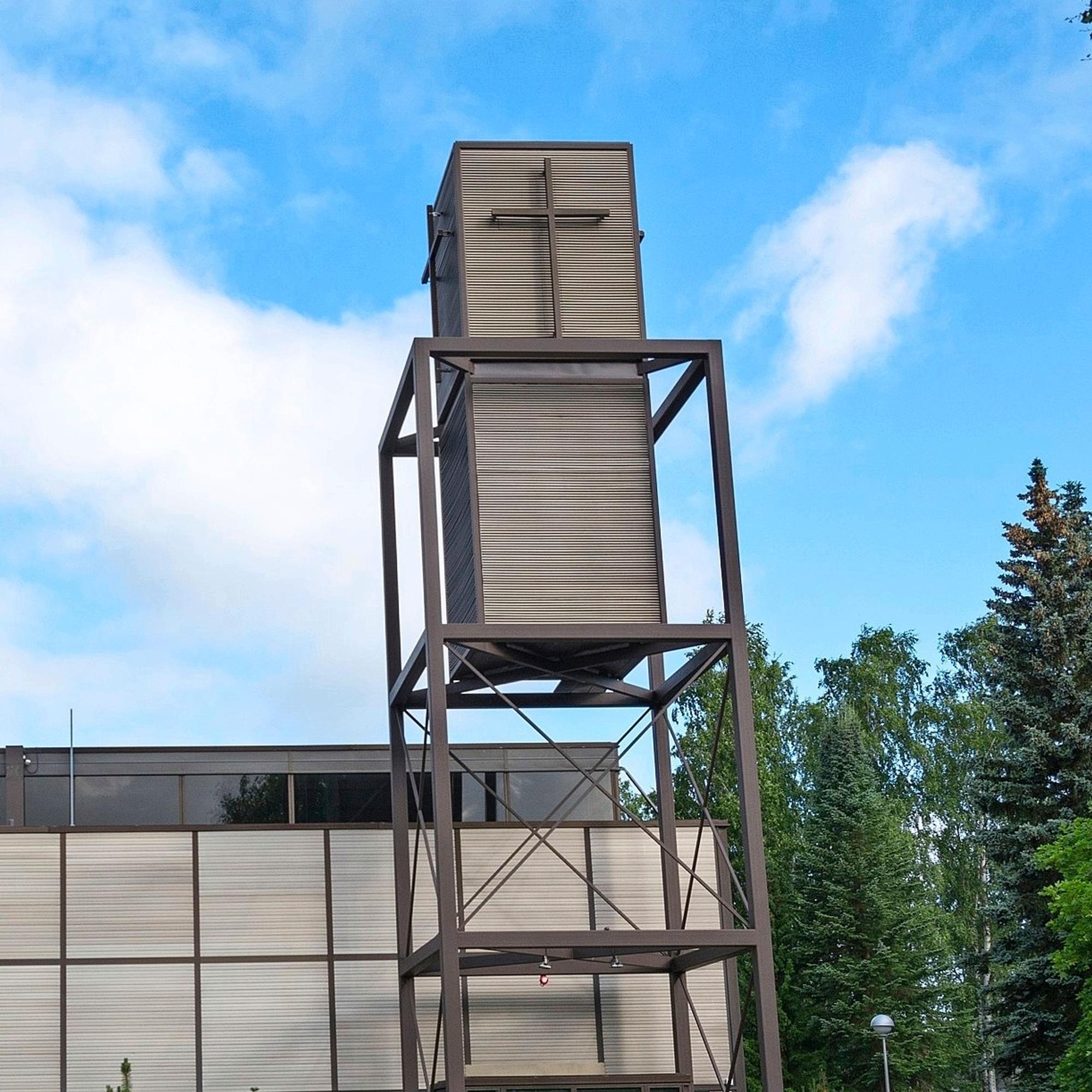 Kotimaan katsaus: Haisunäädän virtsa aiheutti selkkauksen Lahdessa – Kalajoella erikoiskuljetus poisti valopylväitä