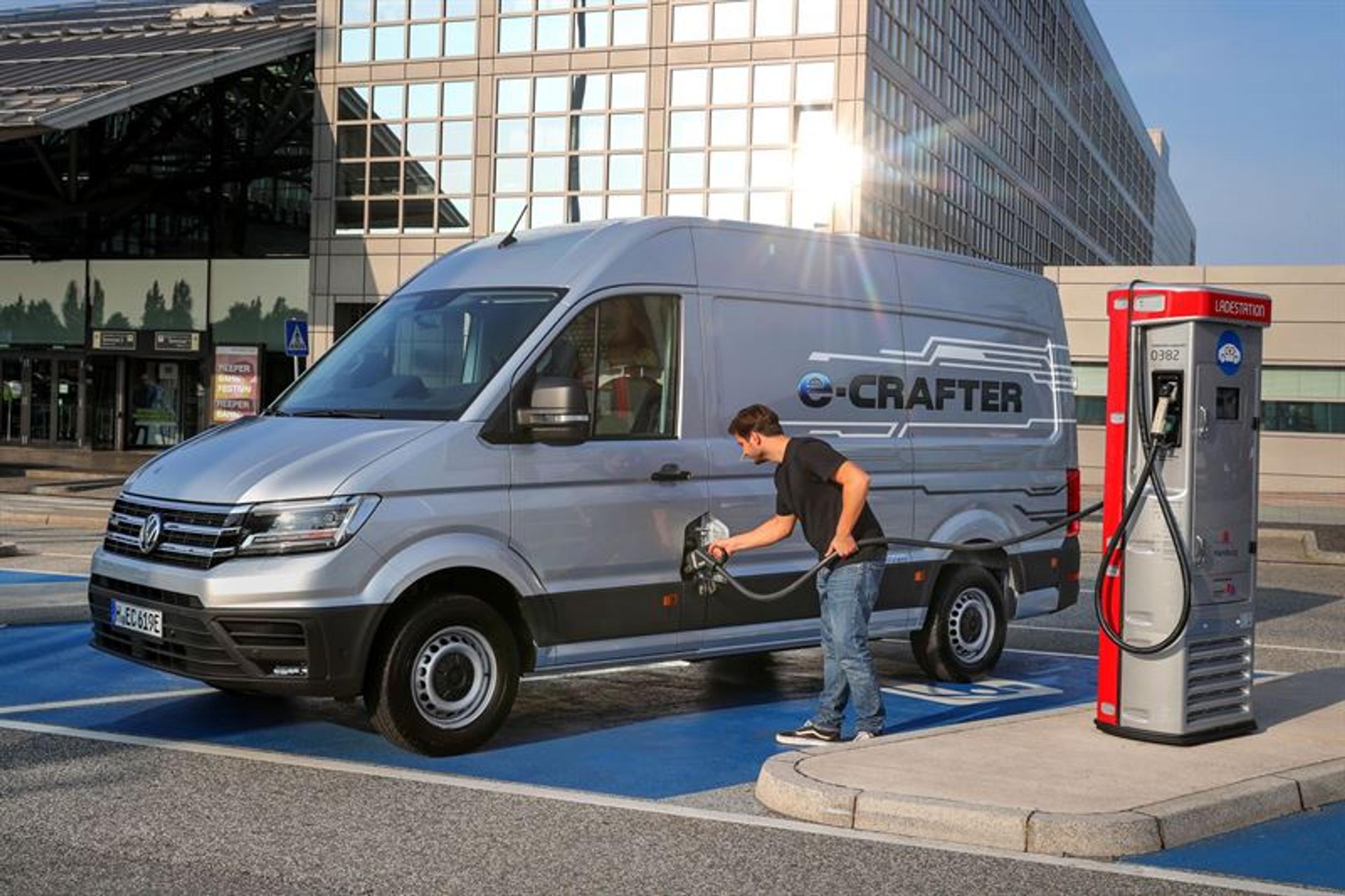 Volkswagenin täyssähköinen e-Crafter saapuu Suomeen