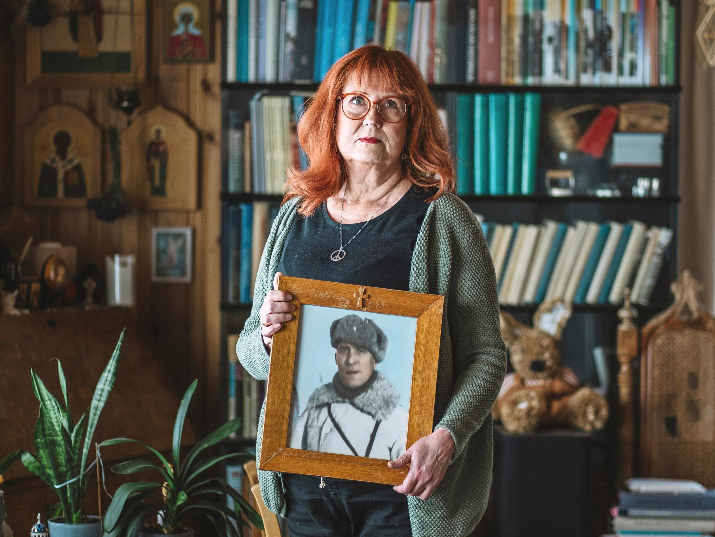 Isoisä oli rintamakarkuri, josta ei koskaan puhuttu – Tuija Saarinen-Härkönen selvitti, kuinka Eino oli elänyt koko elämänsä yhteiskunnan marginaalissa